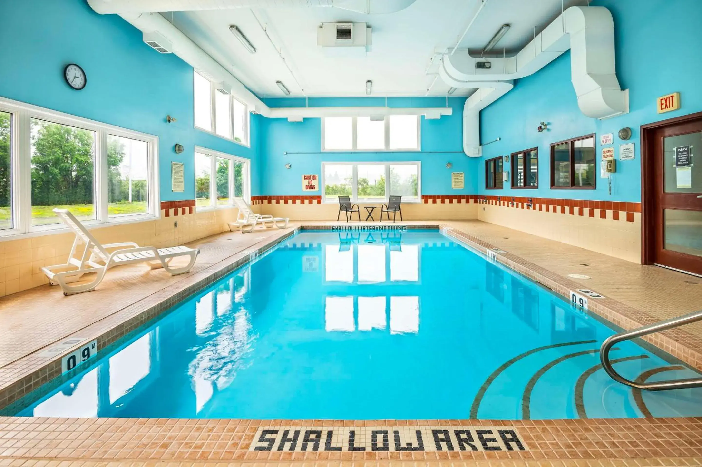 Swimming pool in Quality Inn & Suites Swimming pool in Quality Inn & Suites