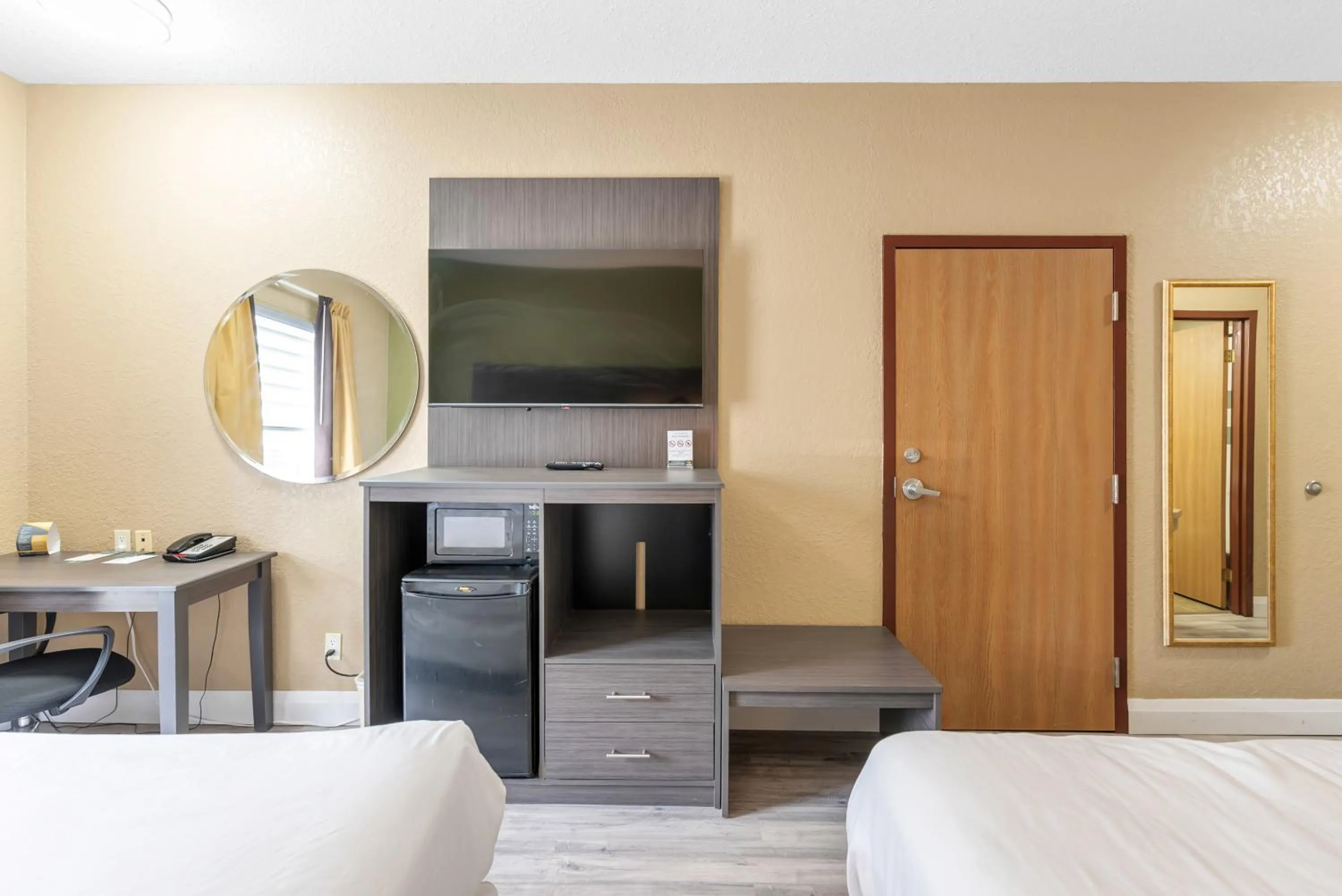 Bed in Quality Inn & Suites