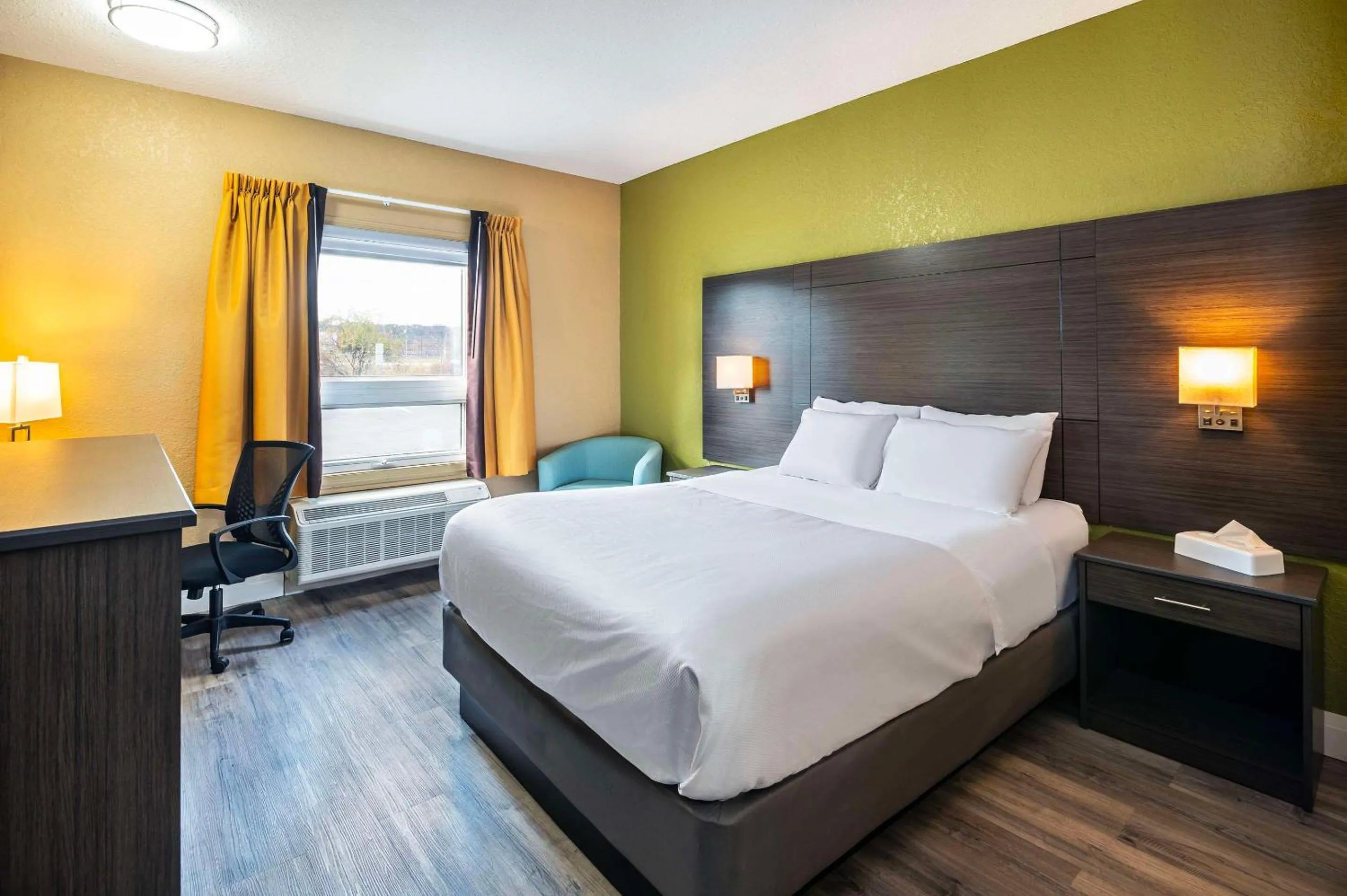 Bedroom, Bed in Quality Inn & Suites