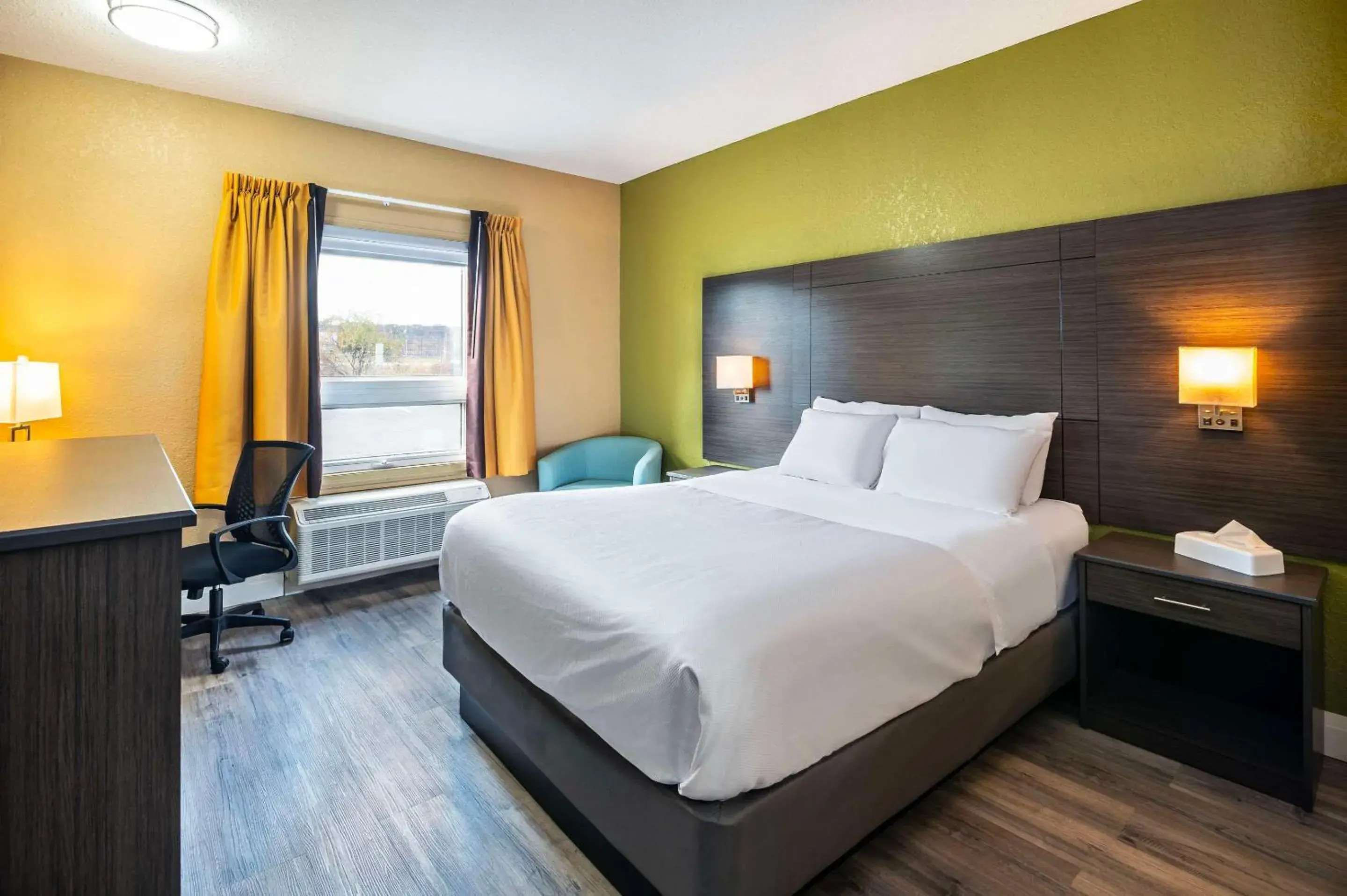 Bedroom, Bed in Quality Inn & Suites Bedroom, Bed in Quality Inn & Suites