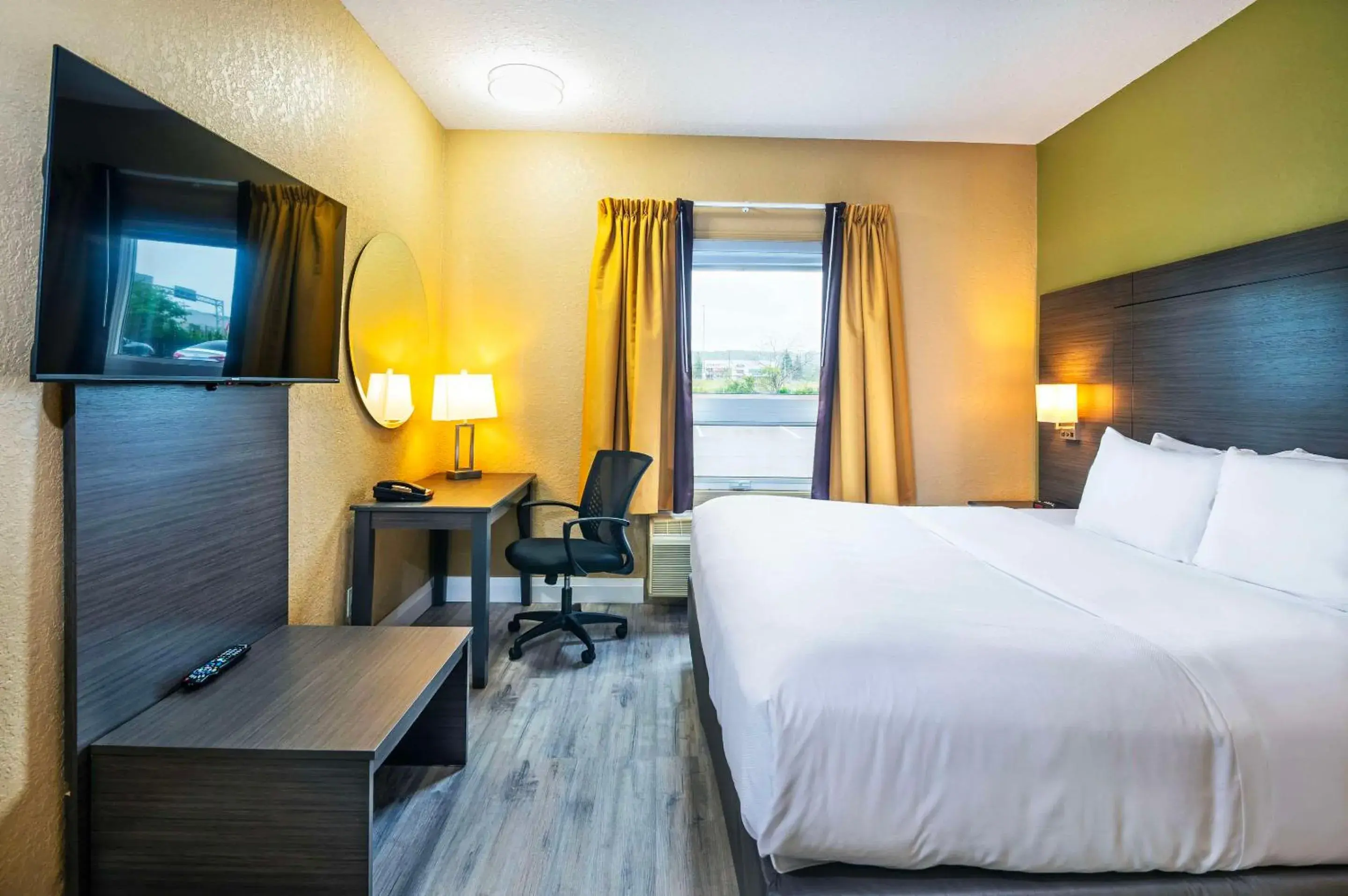 Bedroom, Bed in Quality Inn & Suites Bedroom, Bed in Quality Inn & Suites