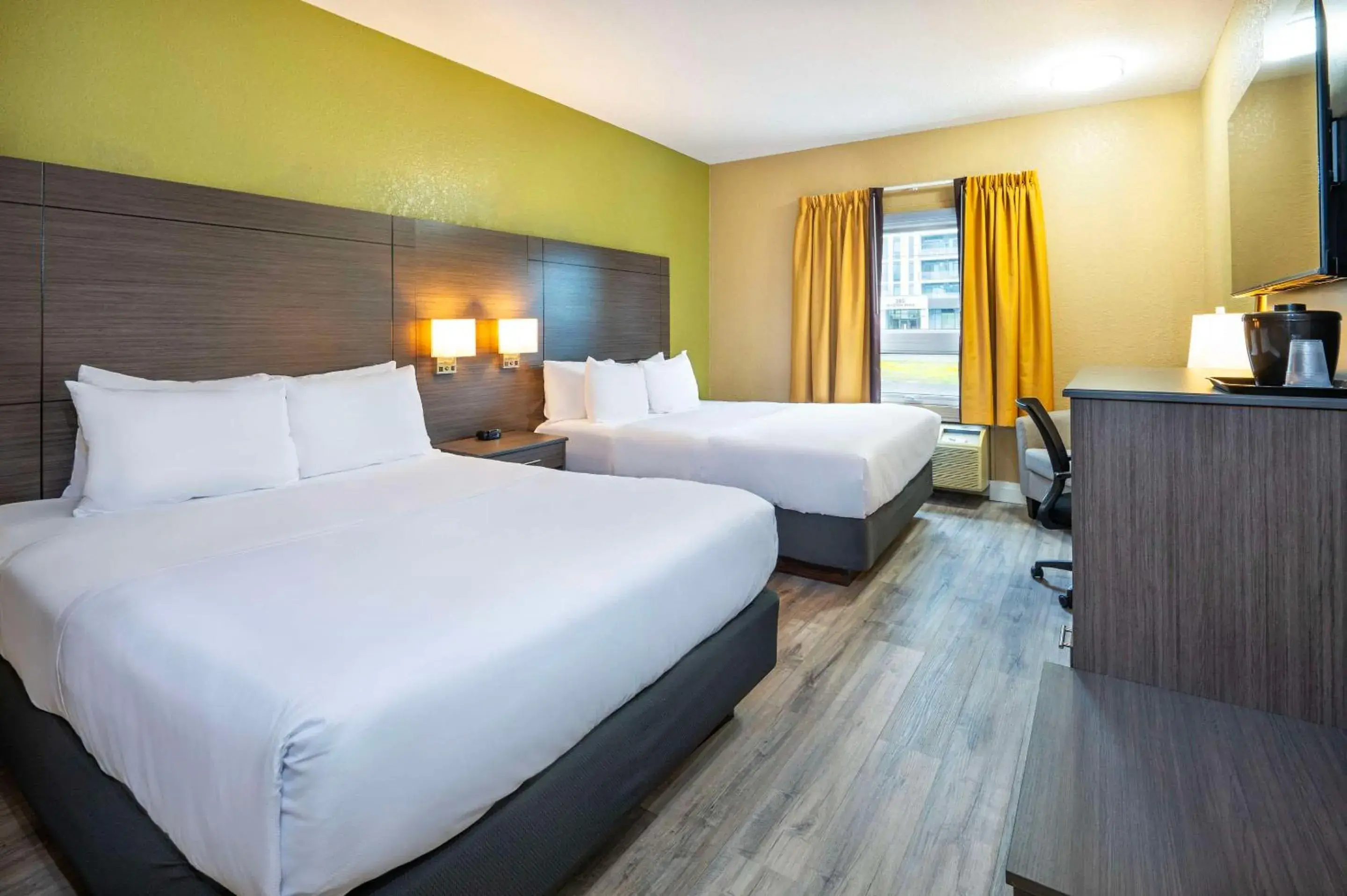 Bedroom, Bed in Quality Inn & Suites Bedroom, Bed in Quality Inn & Suites