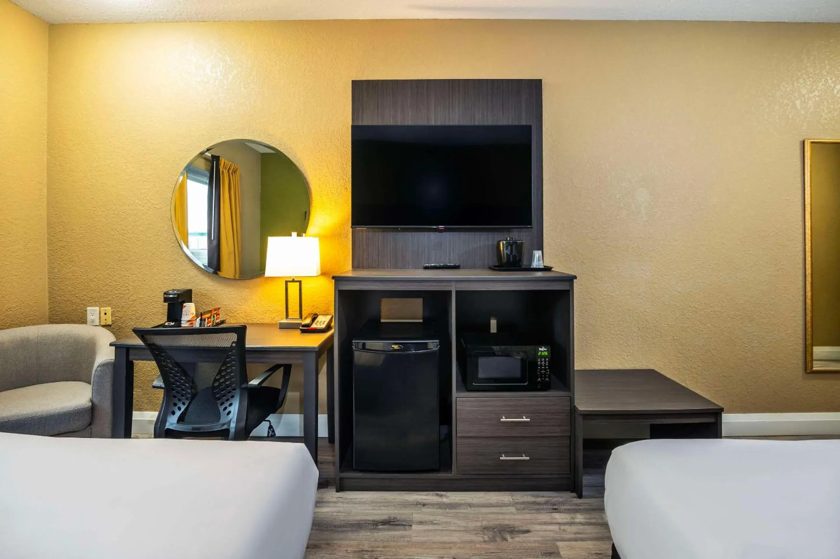 Bedroom in Quality Inn & Suites Bedroom in Quality Inn & Suites