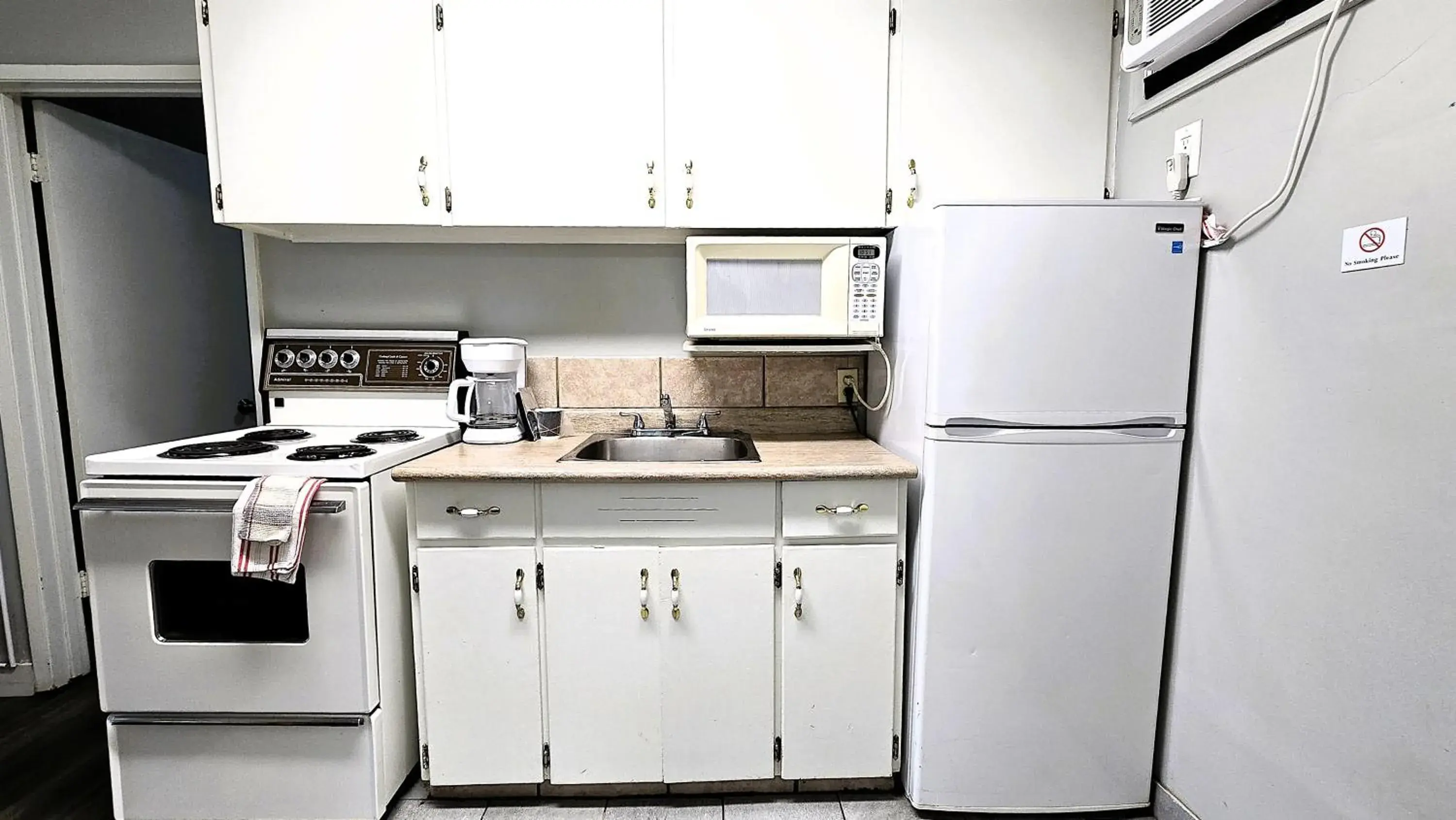 One-Bedroom Suite - single occupancy in Okanagan Seasons Resort One-Bedroom Suite - single occupancy in Okanagan Seasons Resort