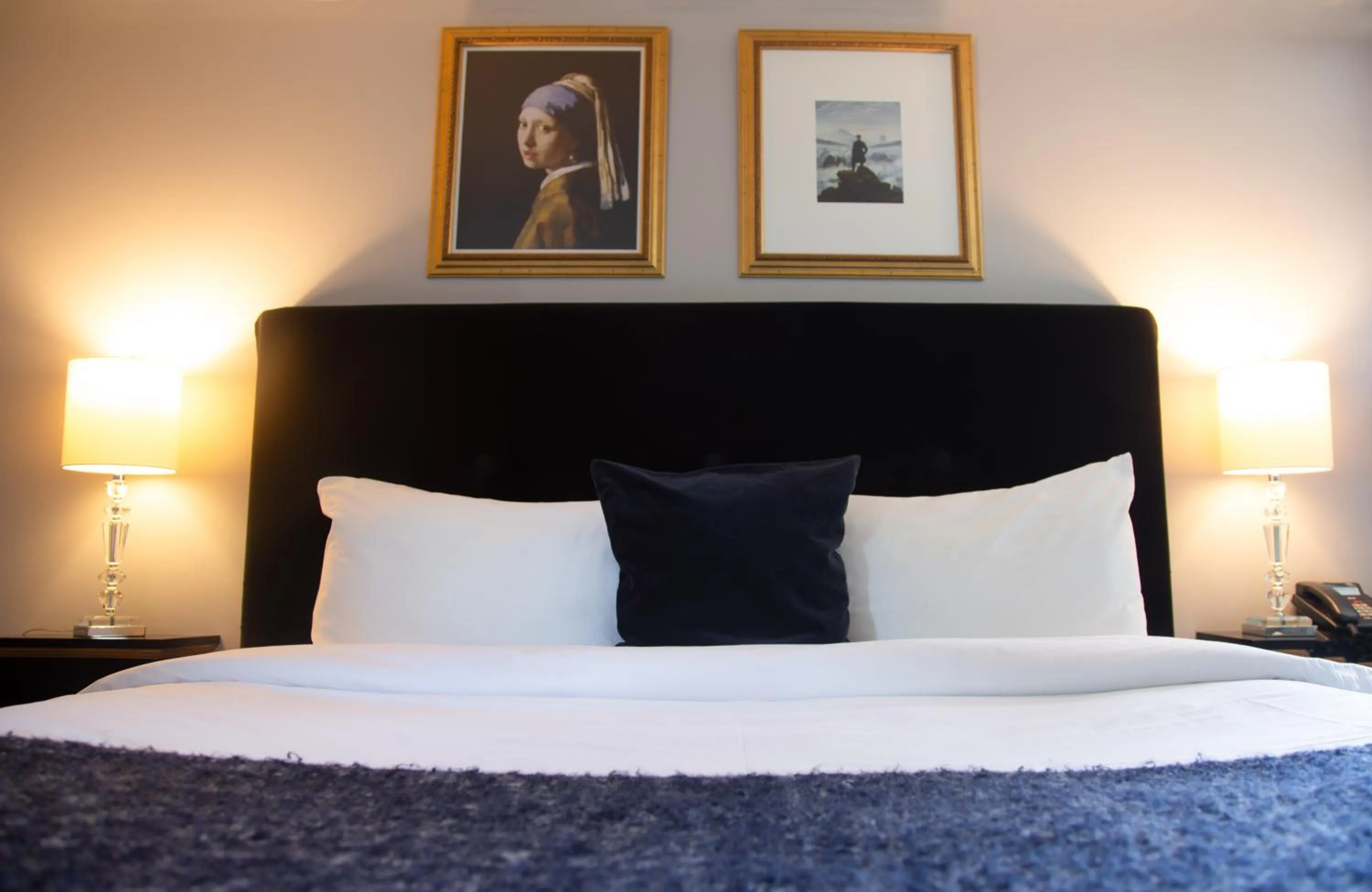 Bed in Manoir Becancourt Hotel