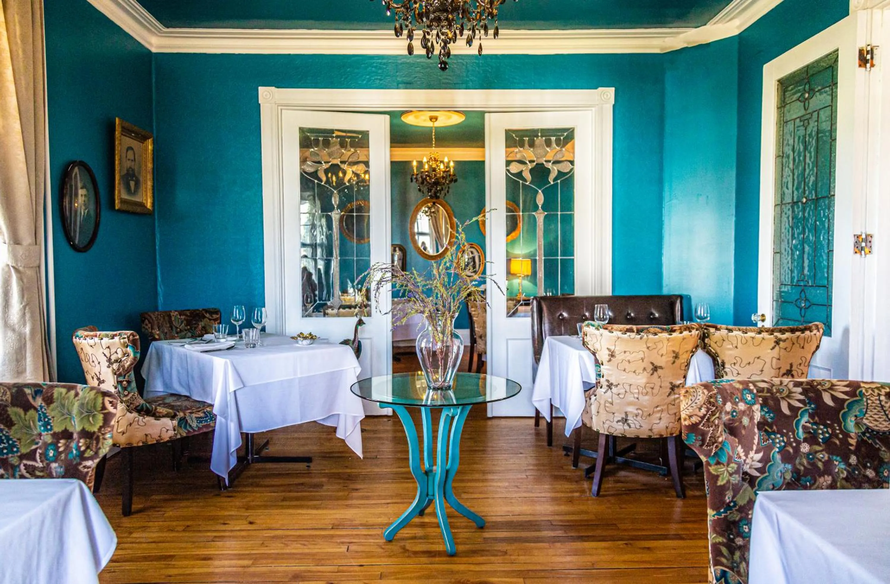 Restaurant/places to eat in Manoir Becancourt Hotel