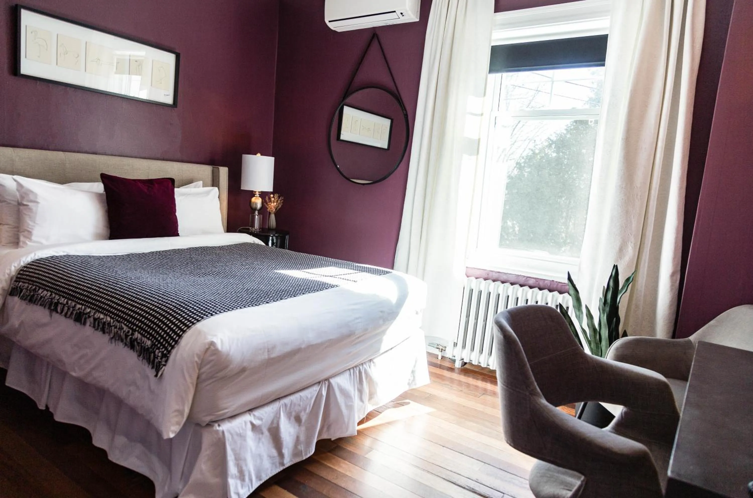 Bedroom, Bed in Manoir Becancourt Hotel