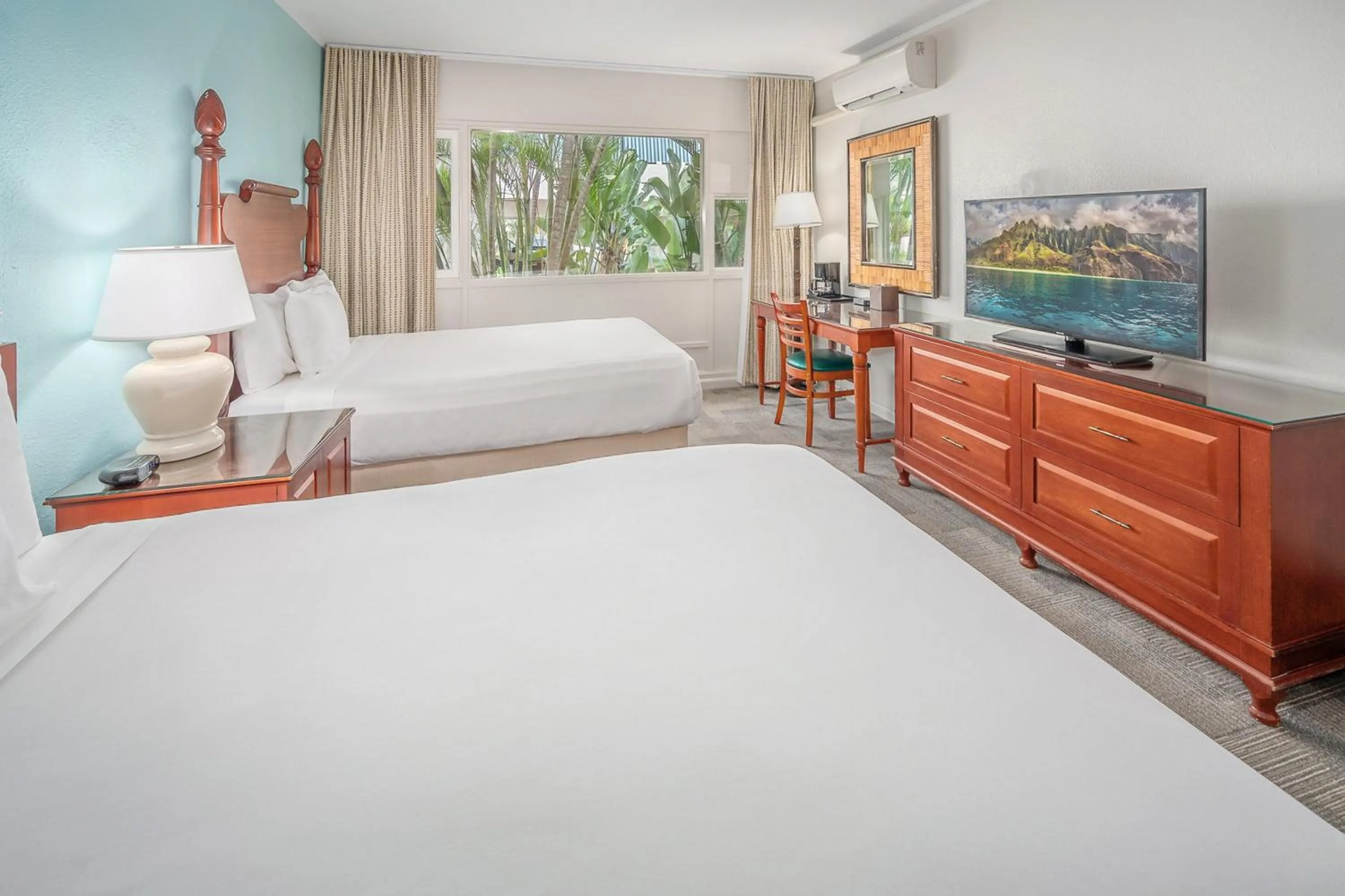 Photo of the whole room, Bed in Maui Beach Hotel