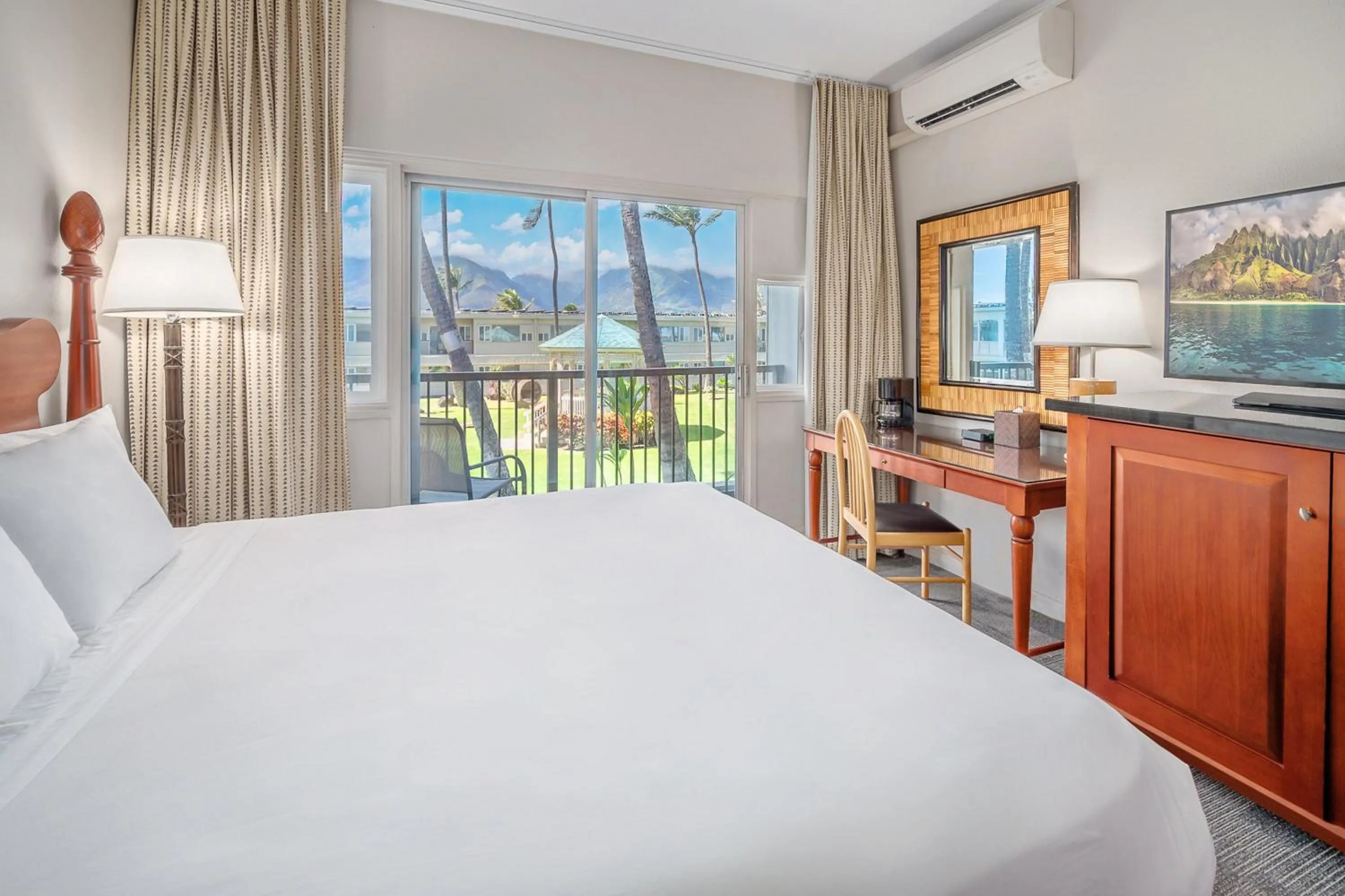 Photo of the whole room, Bed in Maui Beach Hotel