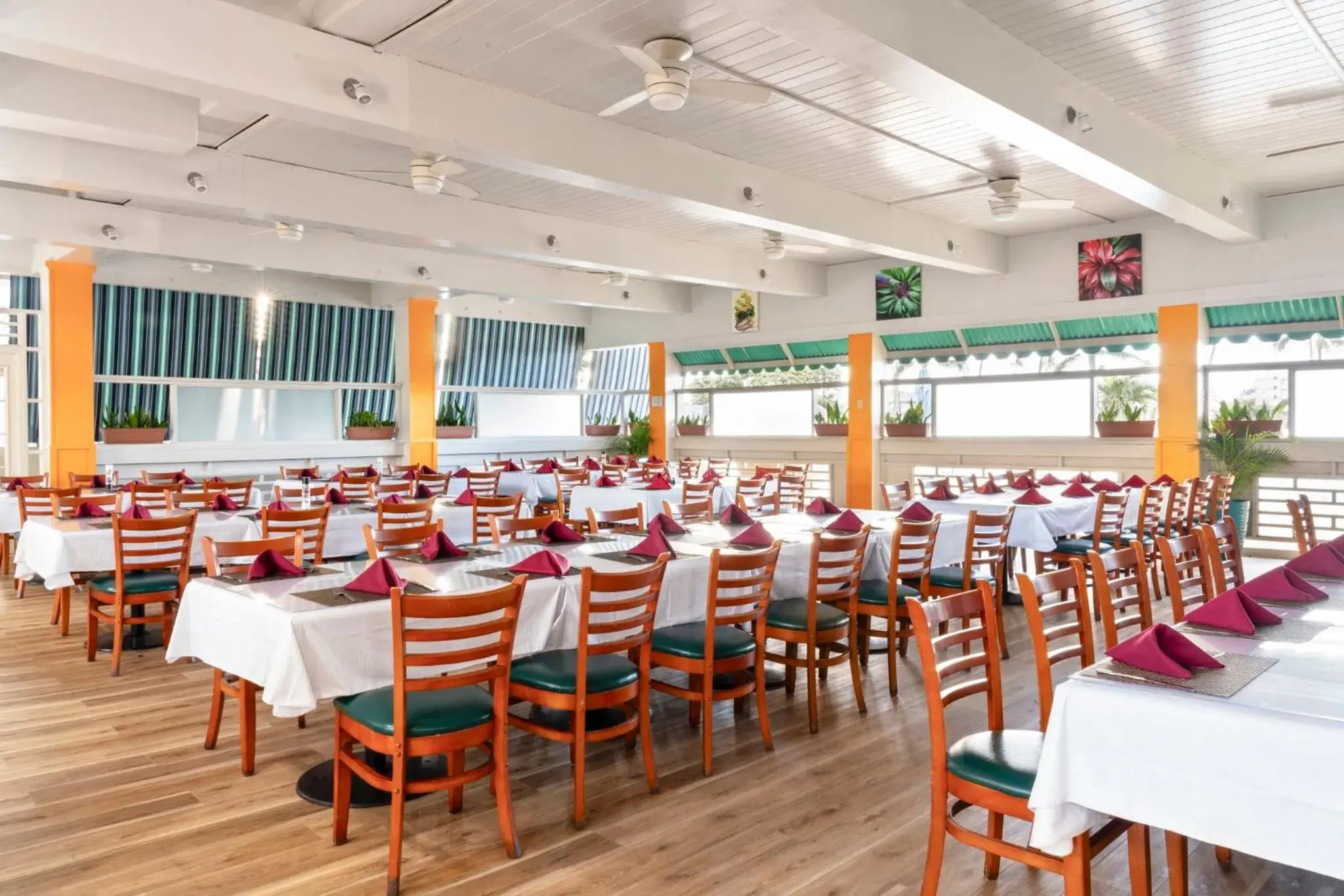 Breakfast in Maui Beach Hotel Breakfast in Maui Beach Hotel