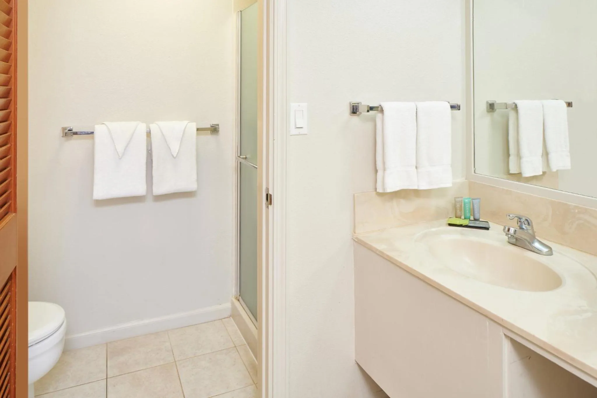 Photo of the whole room in Maui Beach Hotel