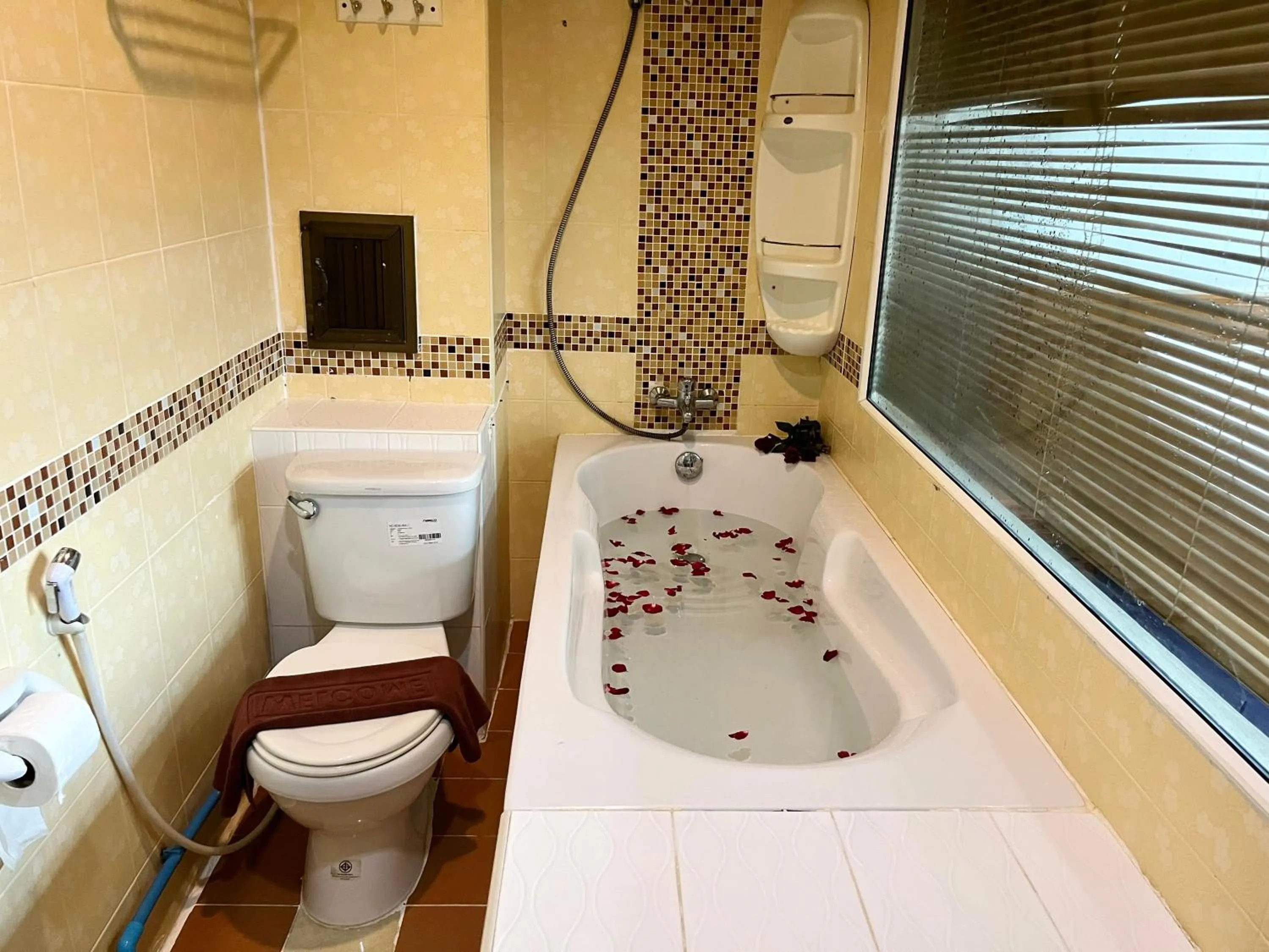 Hot Tub in Lamai Guesthouse