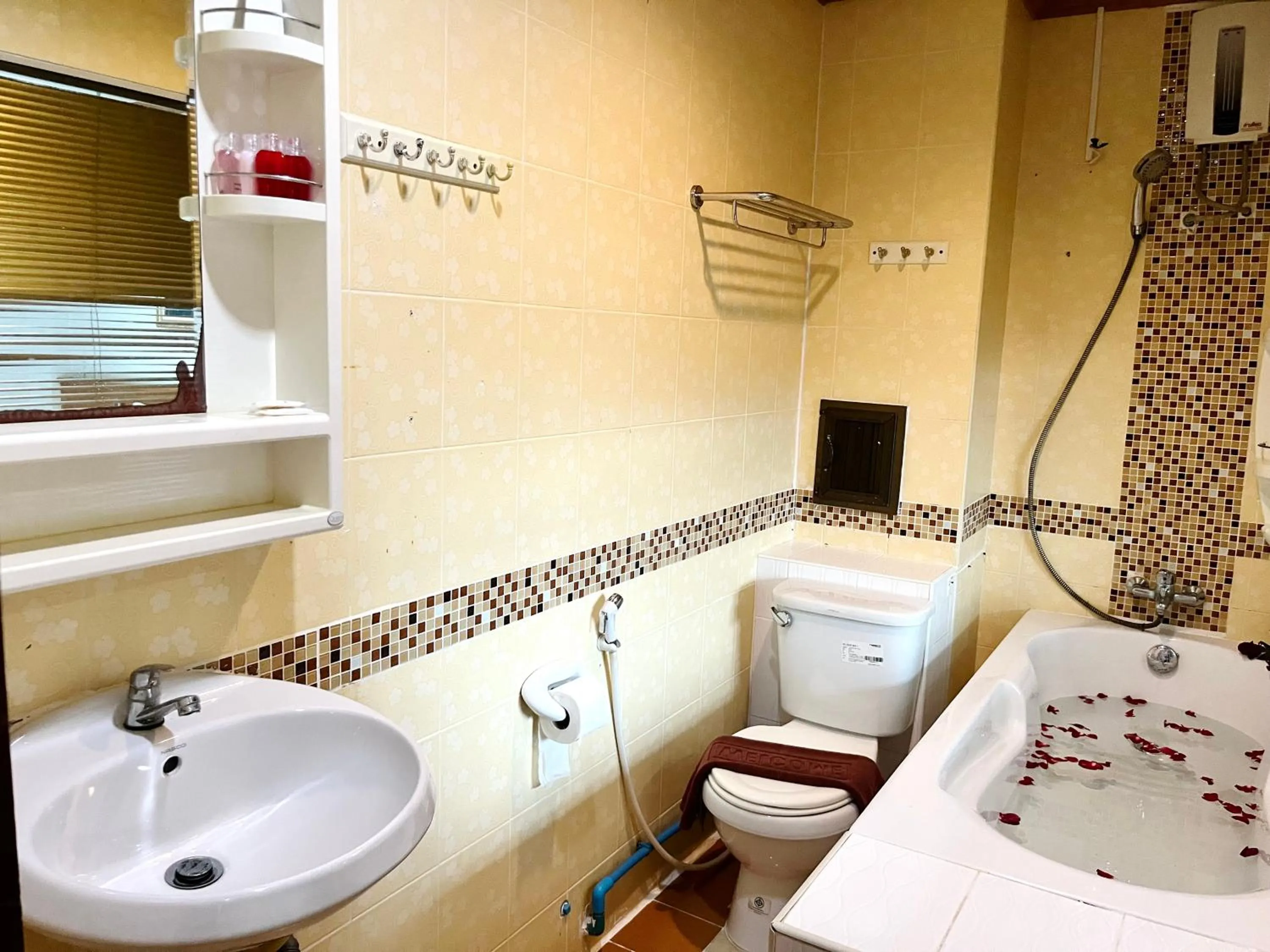 Toilet in Lamai Guesthouse