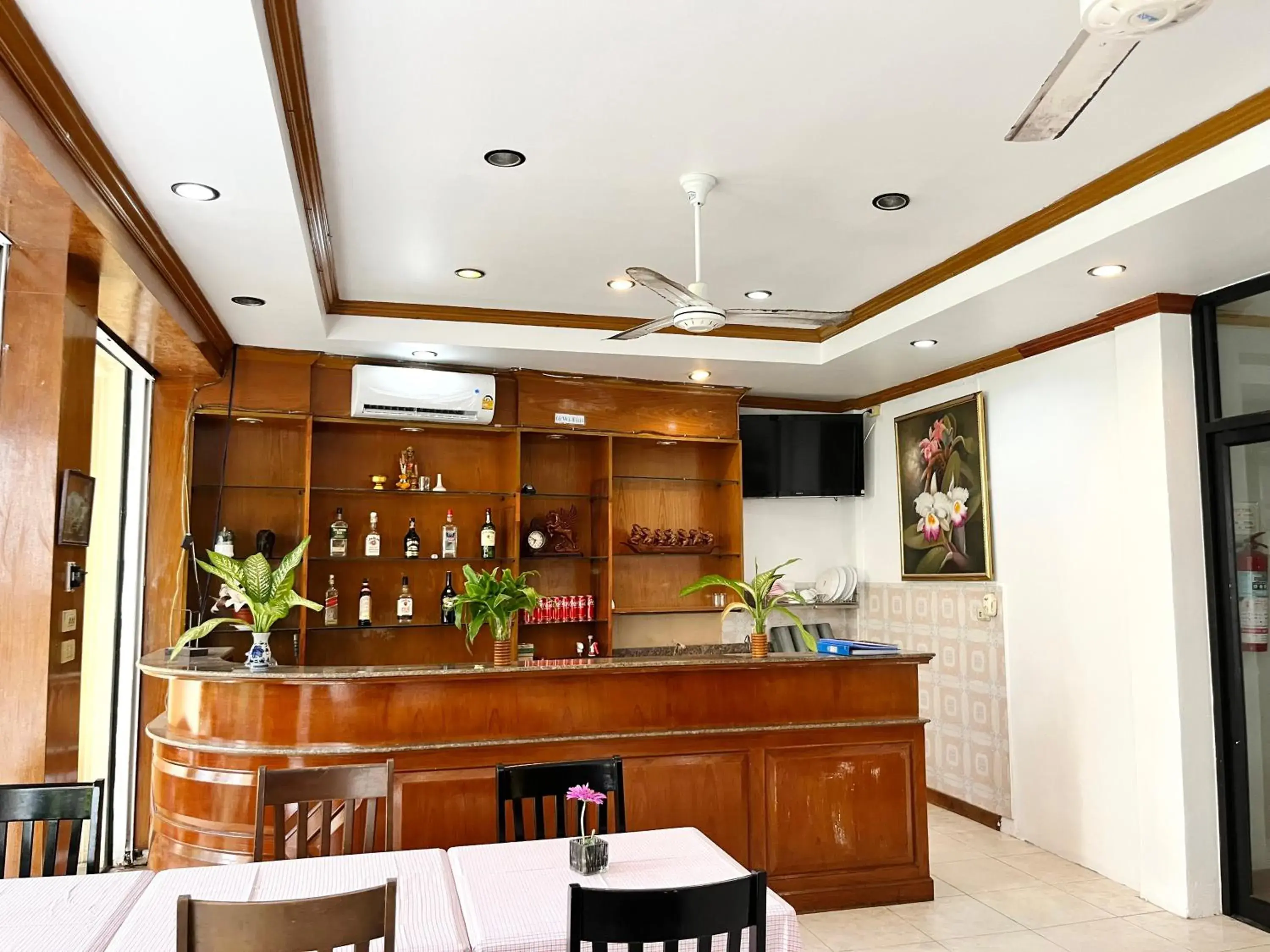 Restaurant/places to eat in Patong Lamai Residence Restaurant/places to eat in Patong Lamai Residence