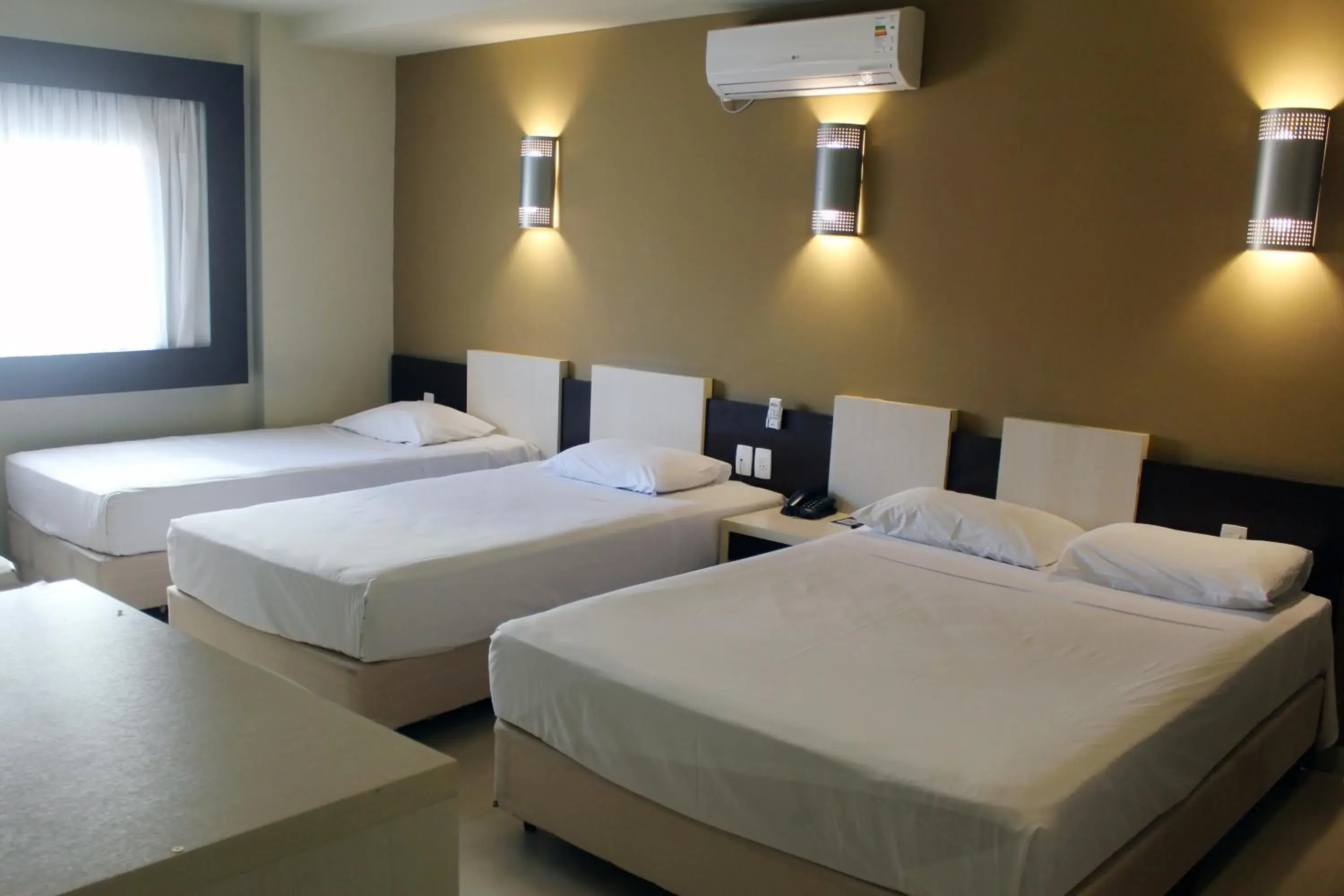 Bed in Master Curitiba Hotel - 1,6 km do Estádio Couto Pereira - Show Bed in Master Curitiba Hotel - 1,6 km do Estádio Couto Pereira - Show