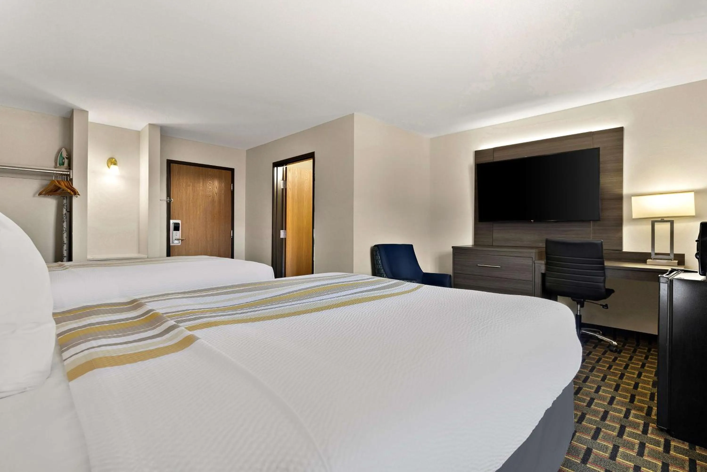 Bedroom, Bed in SureStay Plus Hotel by Best Western Tulsa East