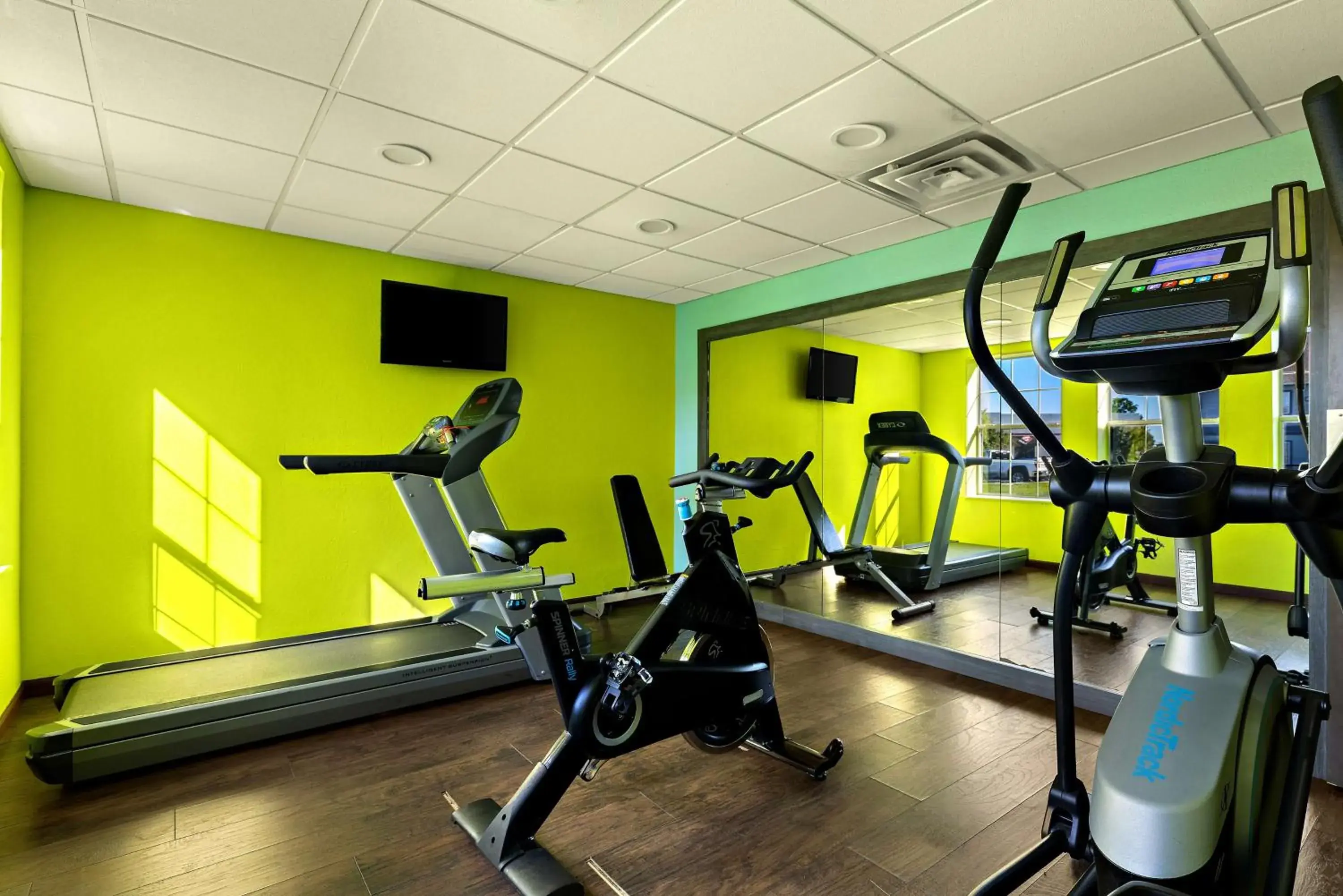 Fitness centre/facilities in SureStay Plus Hotel by Best Western Tulsa East Fitness centre/facilities in SureStay Plus Hotel by Best Western Tulsa East