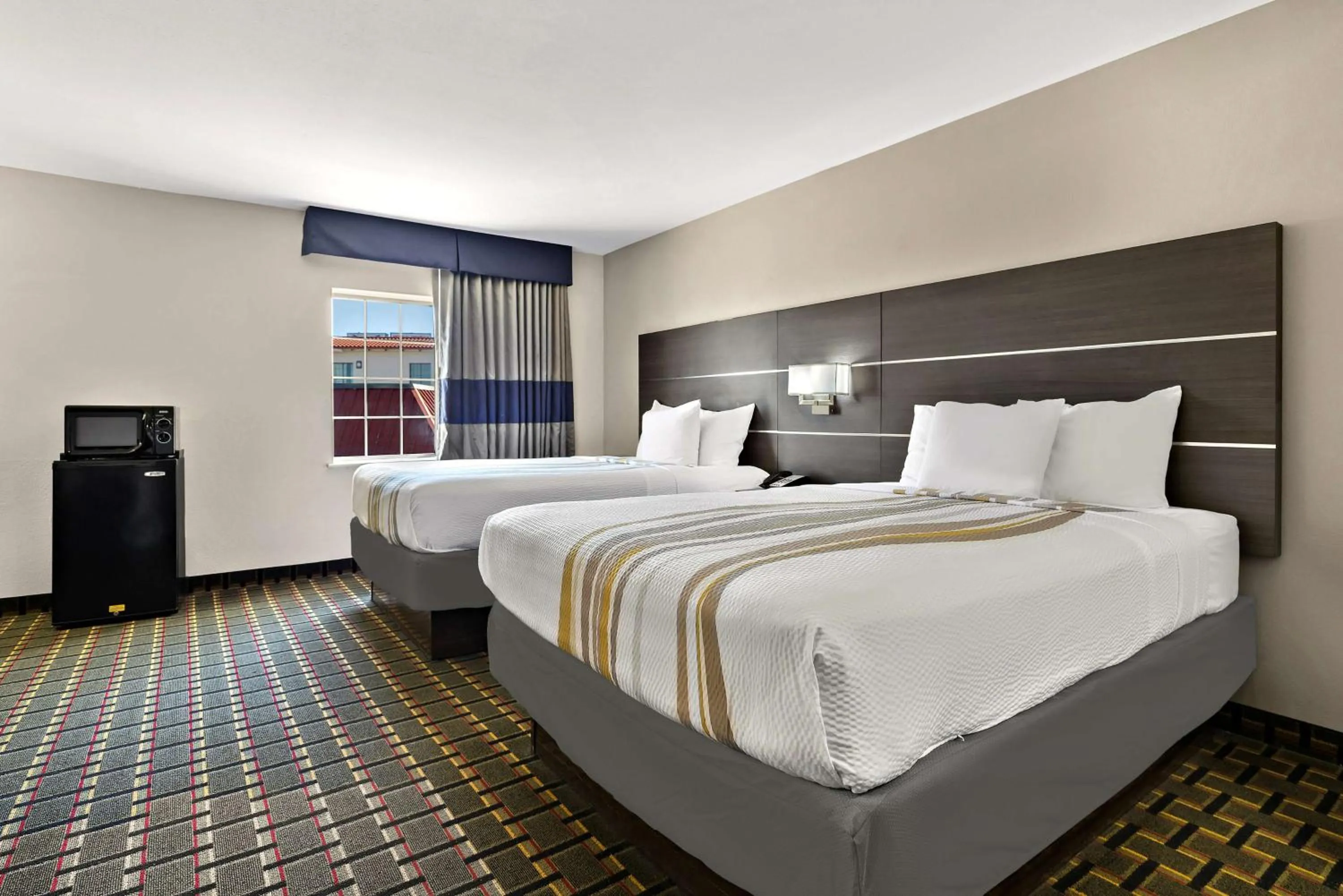 Bedroom, Bed in SureStay Plus Hotel by Best Western Tulsa East