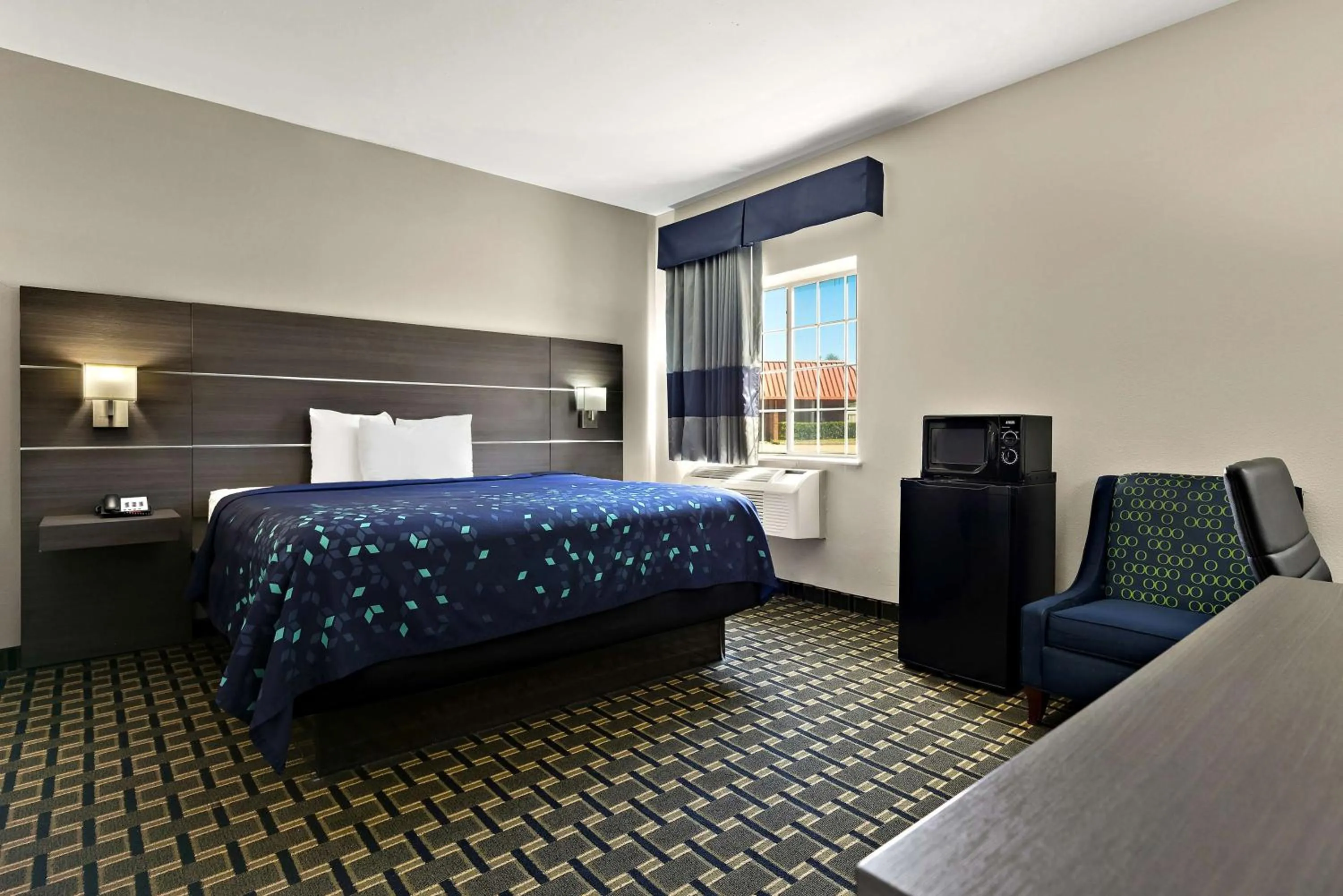 Bedroom, Bed in SureStay Plus Hotel by Best Western Tulsa East