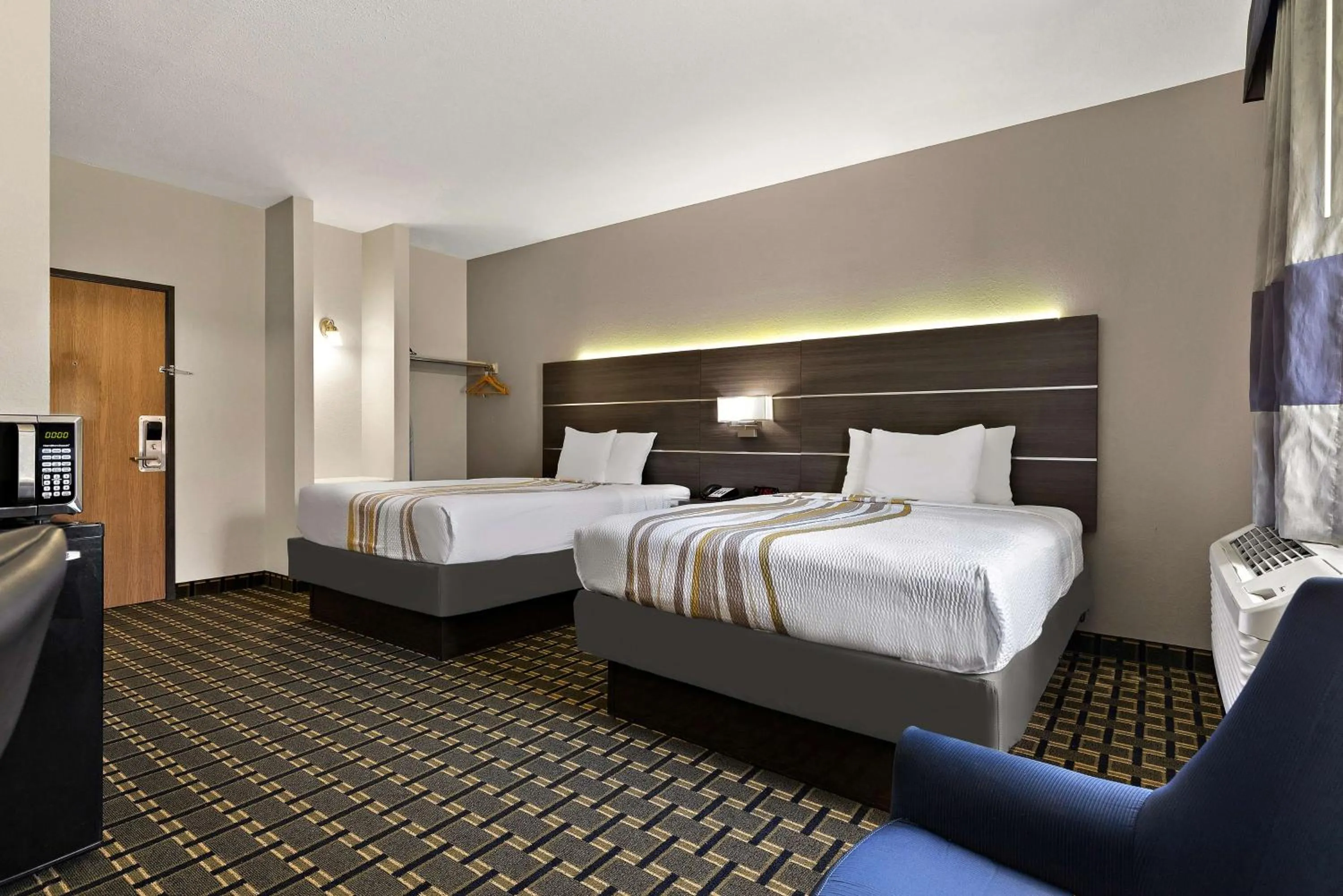 Bedroom, Bed in SureStay Plus Hotel by Best Western Tulsa East