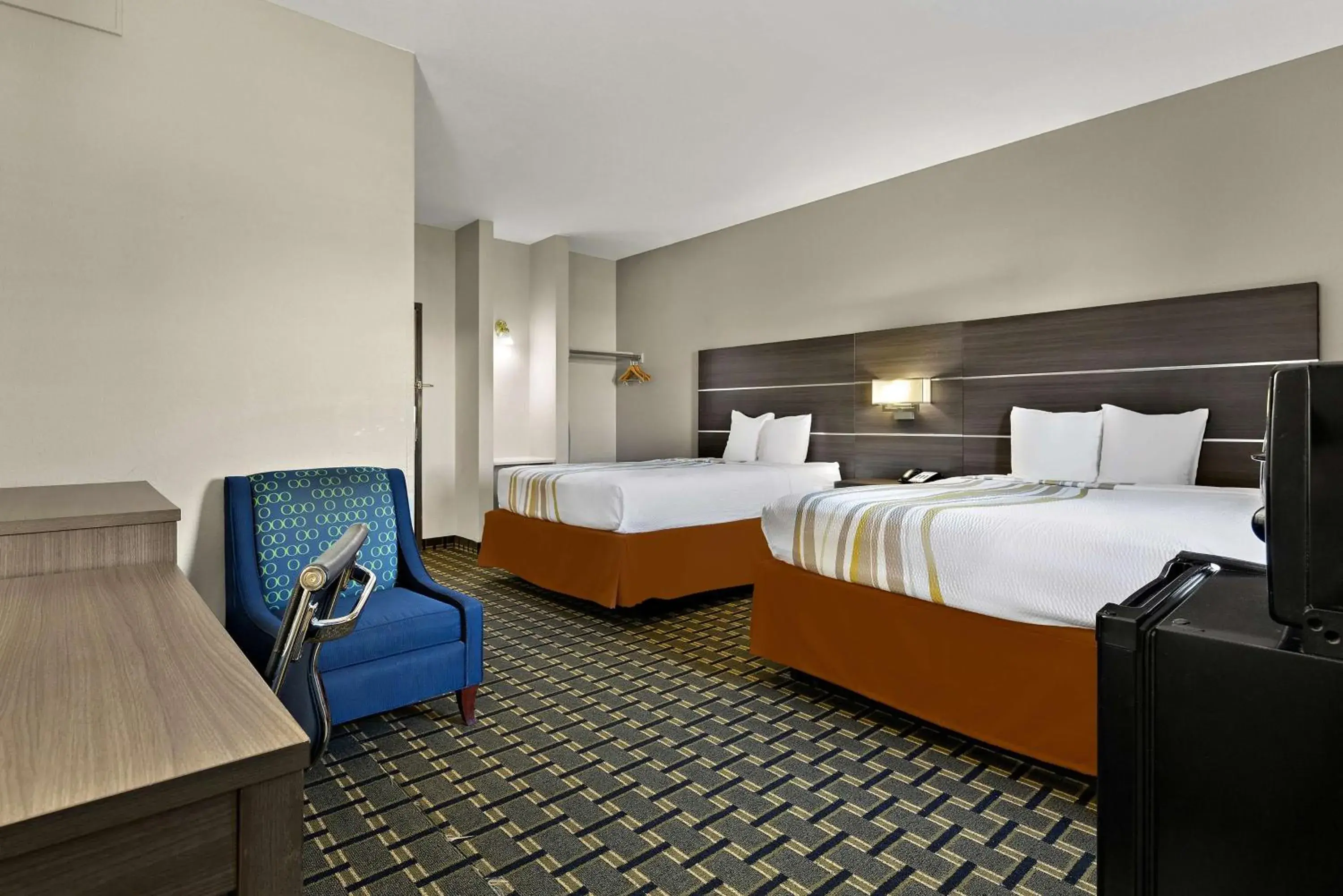 Queen Room with Two Queen Beds in SureStay Plus Hotel by Best Western Tulsa East Queen Room with Two Queen Beds in SureStay Plus Hotel by Best Western Tulsa East