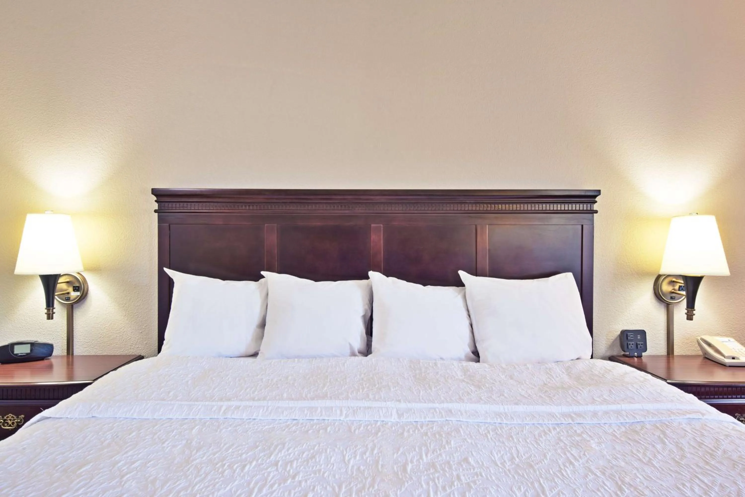 Bed in Hampton Inn Huntington/Barboursville