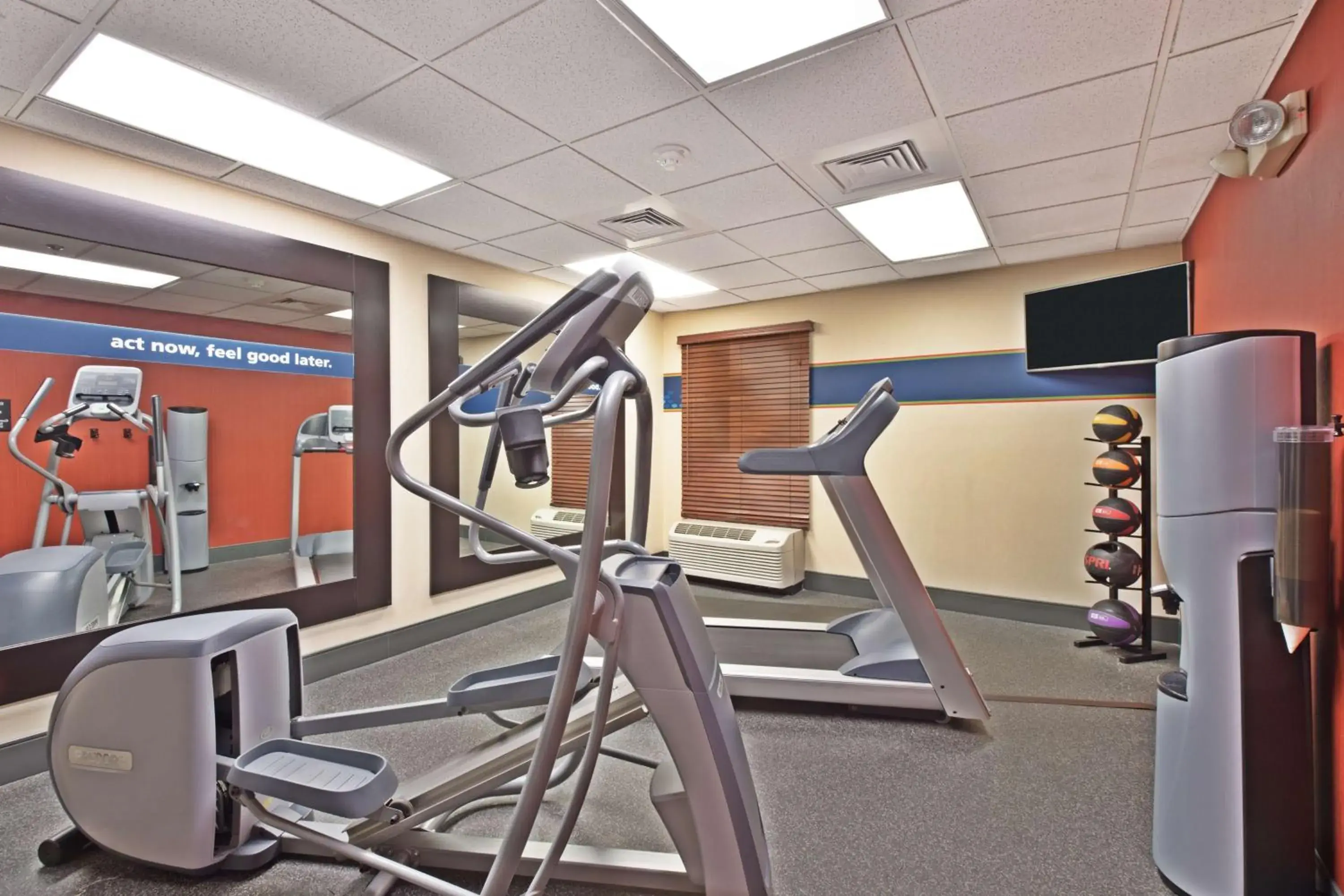 Fitness centre/facilities in Hampton Inn Huntington/Barboursville Fitness centre/facilities in Hampton Inn Huntington/Barboursville