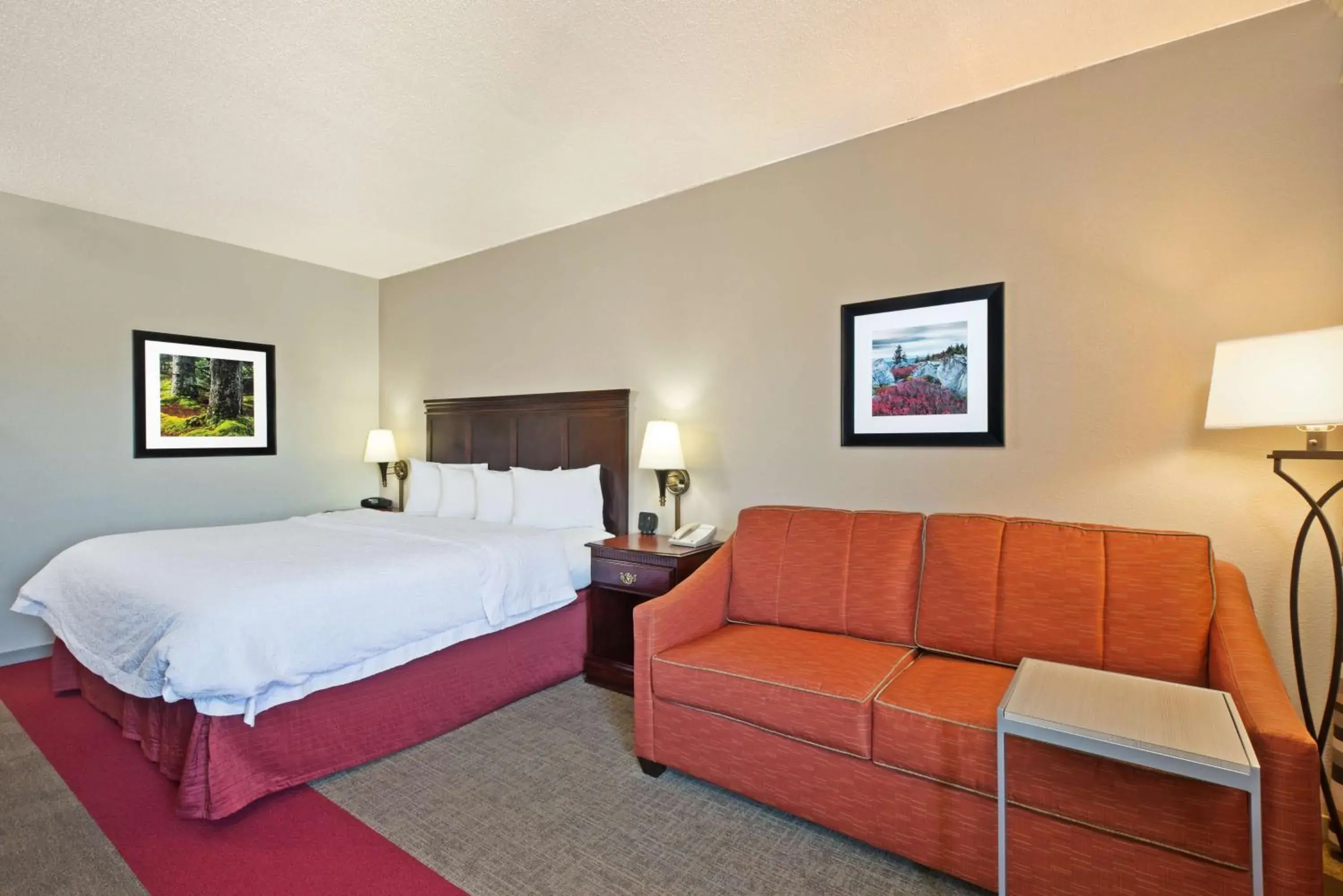 Bed in Hampton Inn Huntington/Barboursville Bed in Hampton Inn Huntington/Barboursville