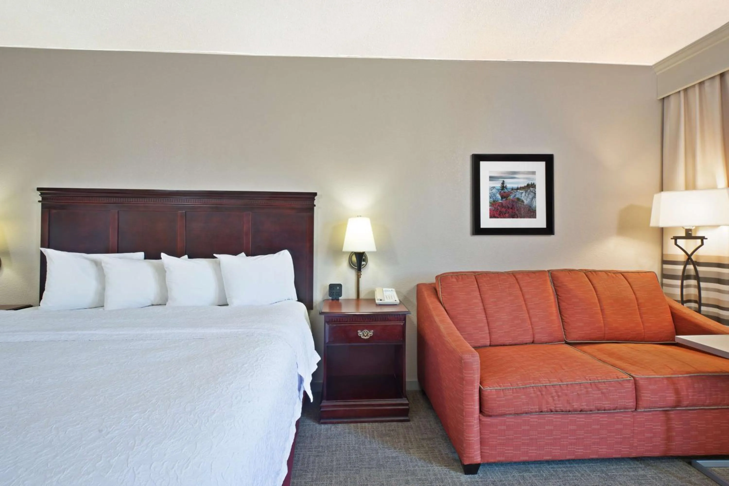 Bed in Hampton Inn Huntington/Barboursville