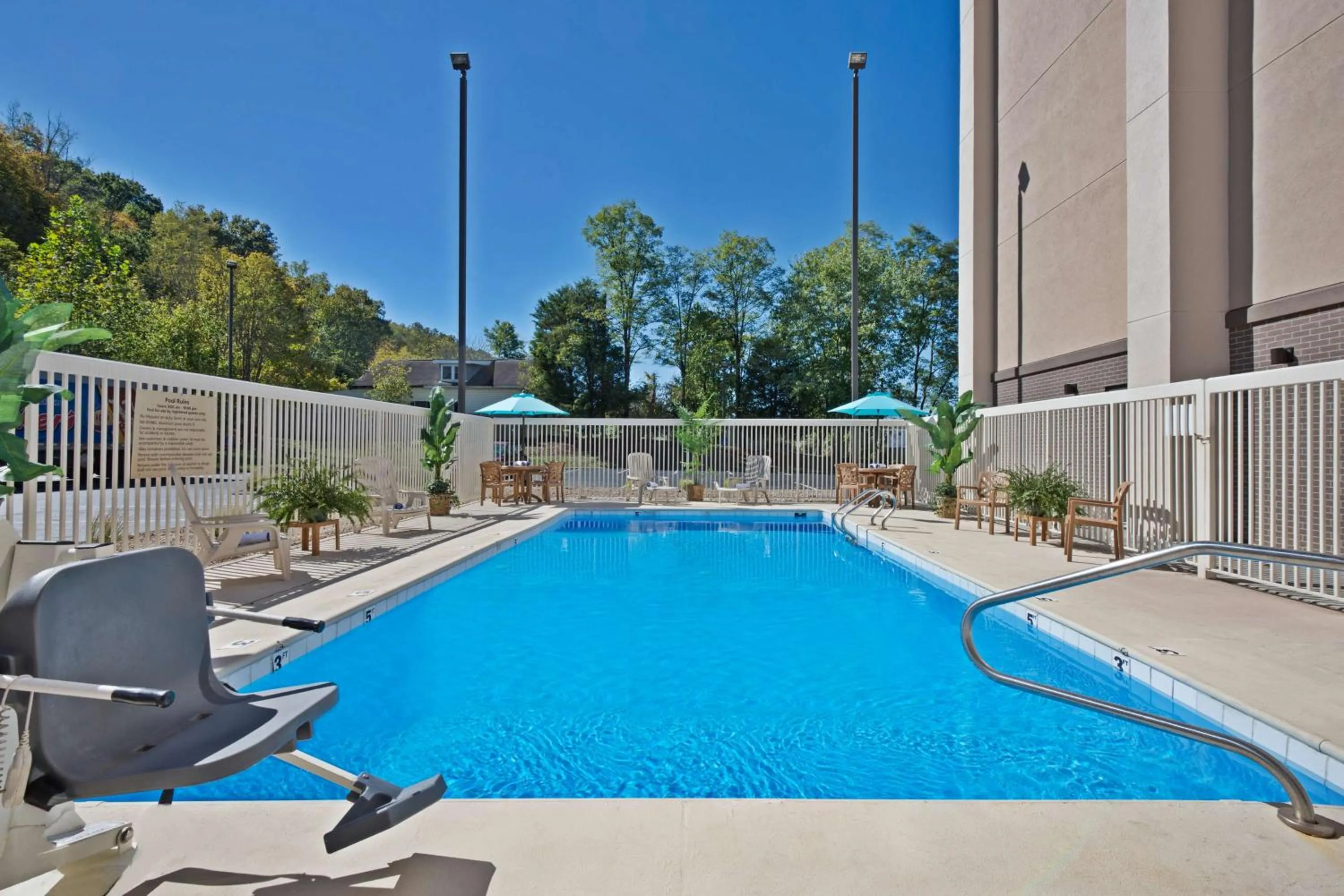 Pool view in Hampton Inn Huntington/Barboursville