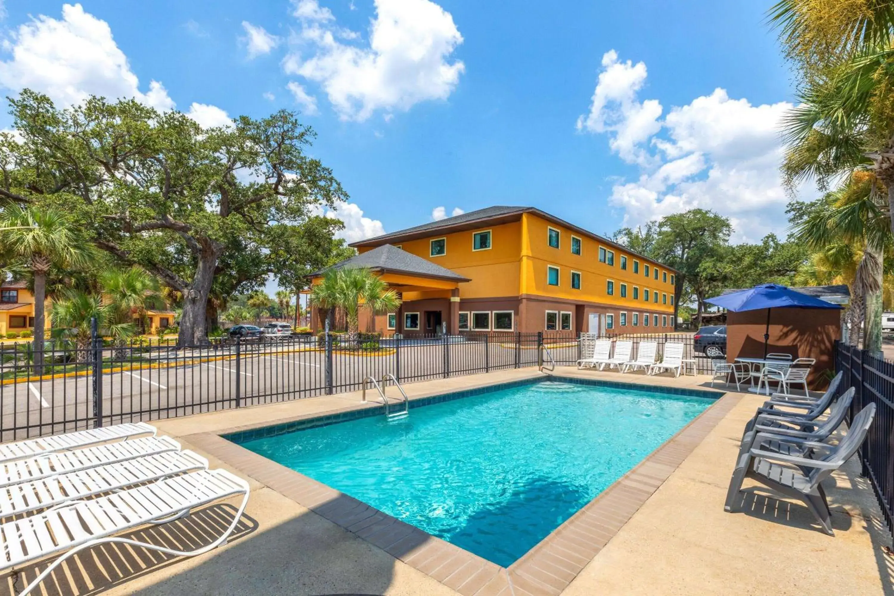 Swimming pool in Days Inn by Wyndham Biloxi Beach Swimming pool in Days Inn by Wyndham Biloxi Beach