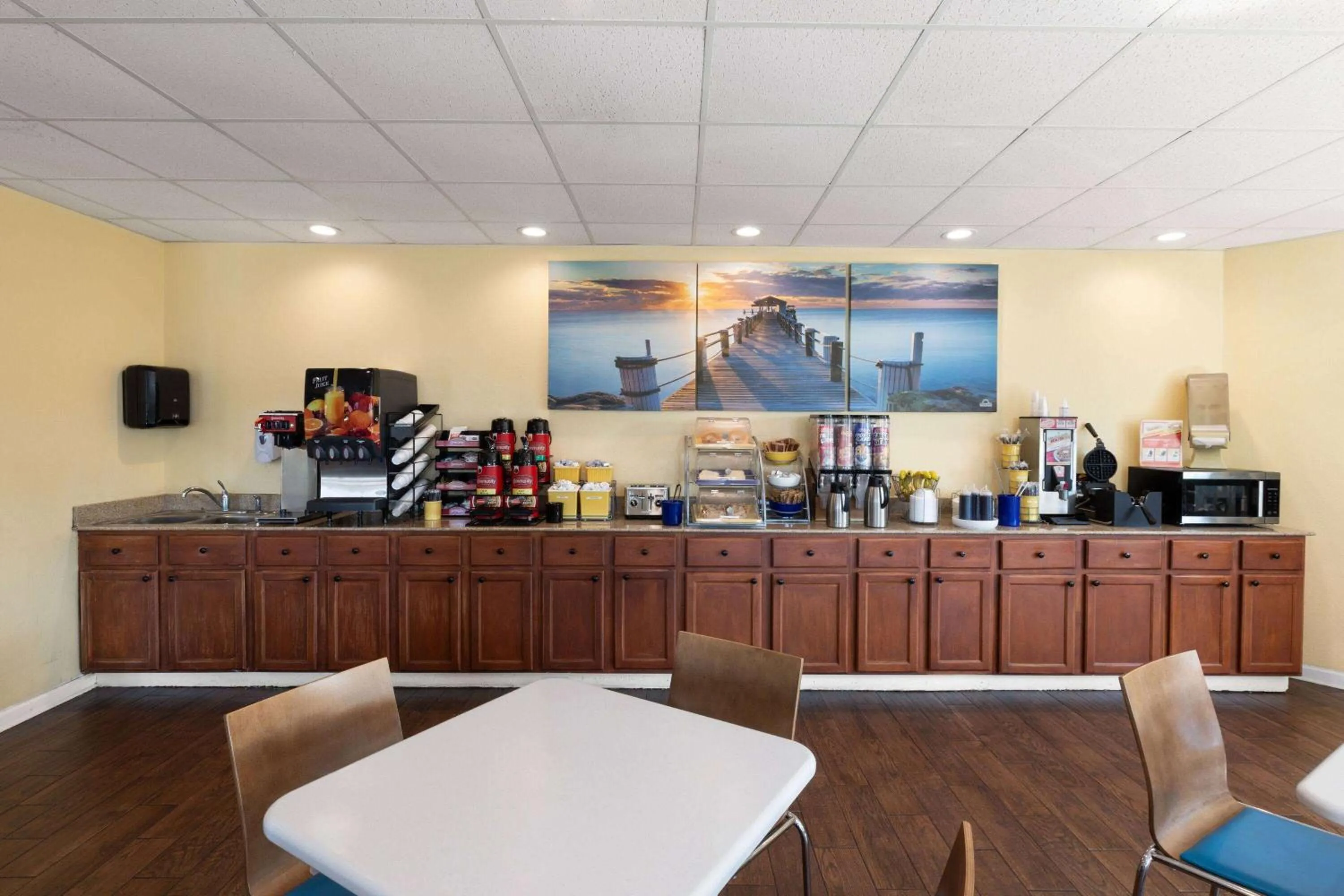 Breakfast in Days Inn by Wyndham Biloxi Beach