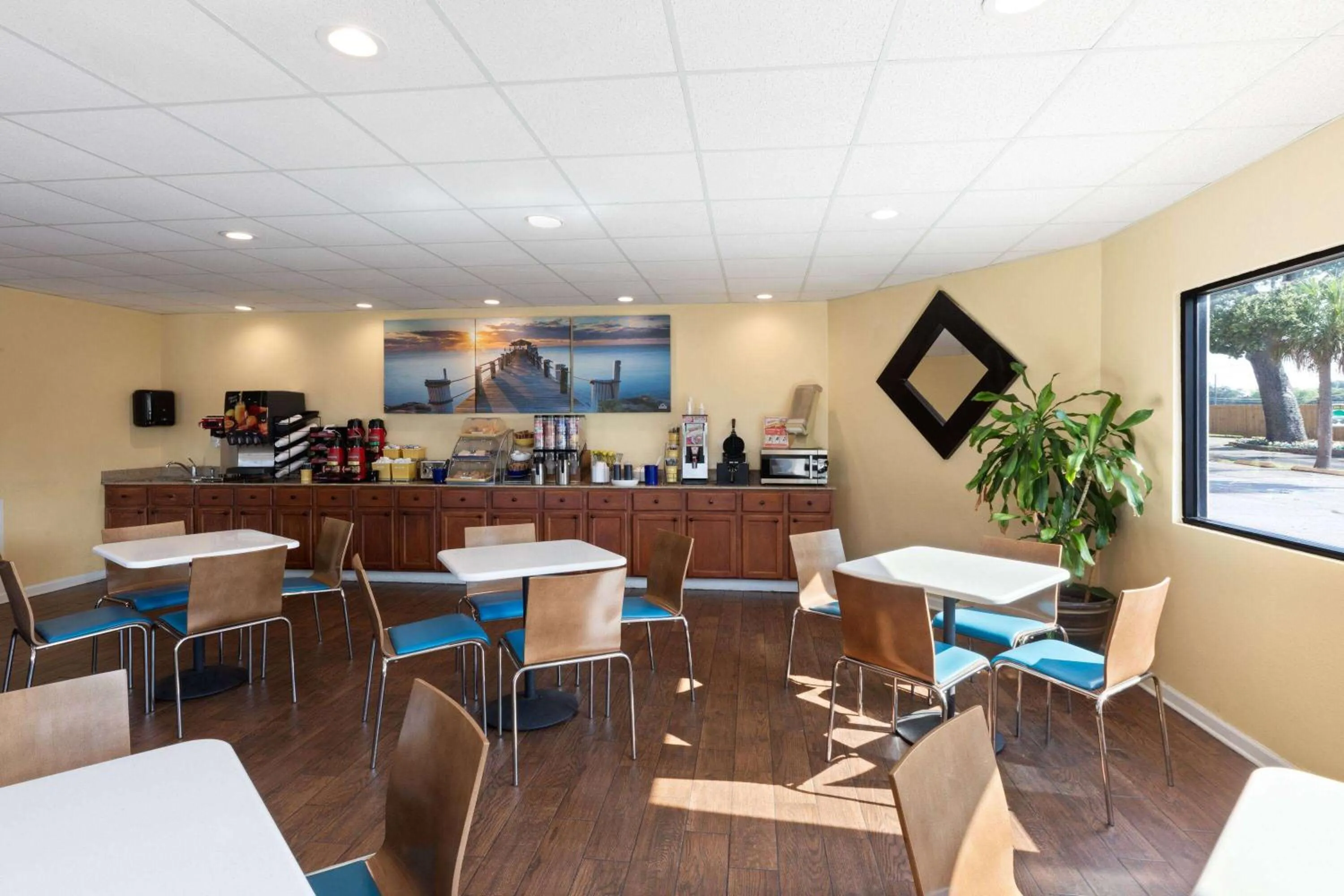 Breakfast in Days Inn by Wyndham Biloxi Beach