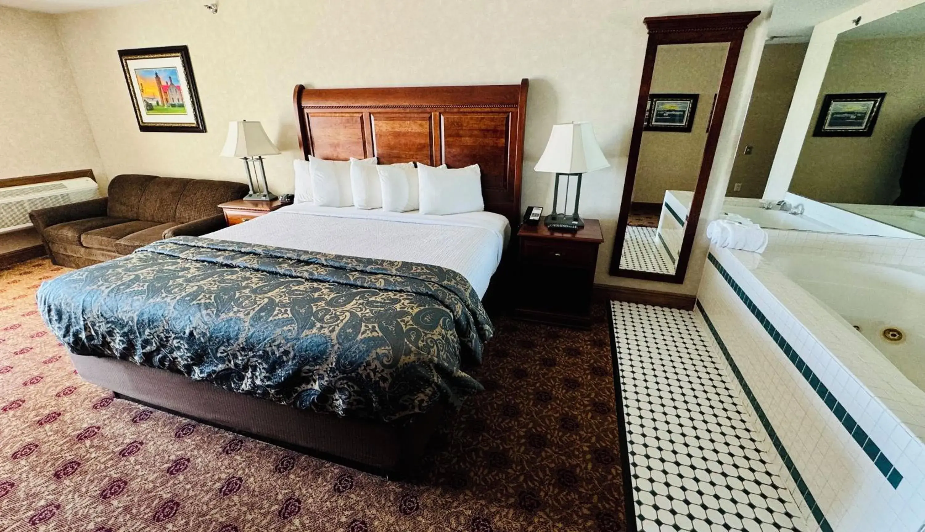 King Room with Spa Bath in Hamilton Inn Select Beachfront Mackinaw City King Room with Spa Bath in Hamilton Inn Select Beachfront Mackinaw City