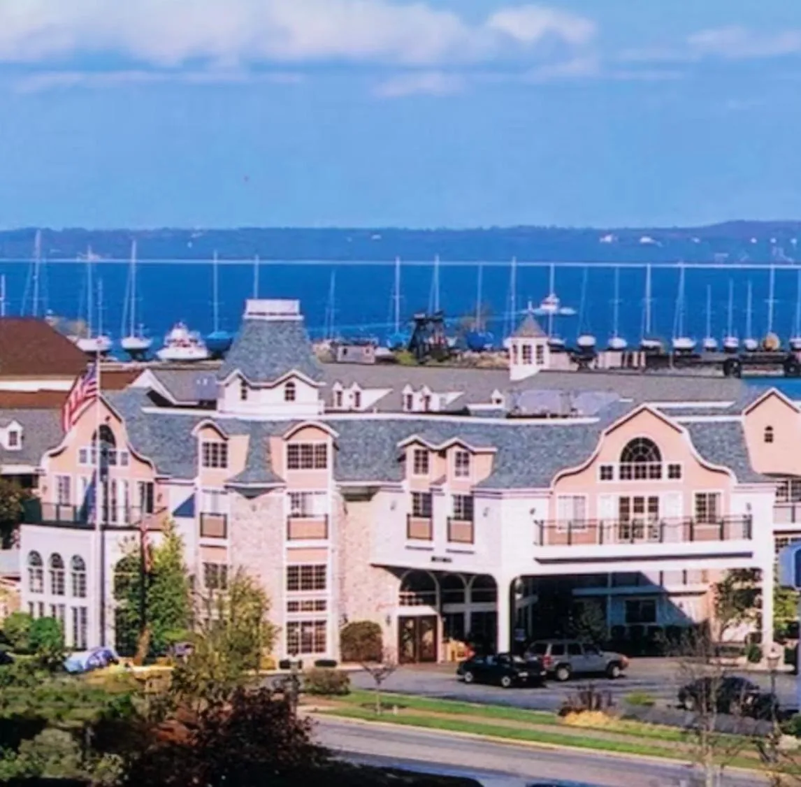 Hamilton Inn Select Beachfront Mackinaw City