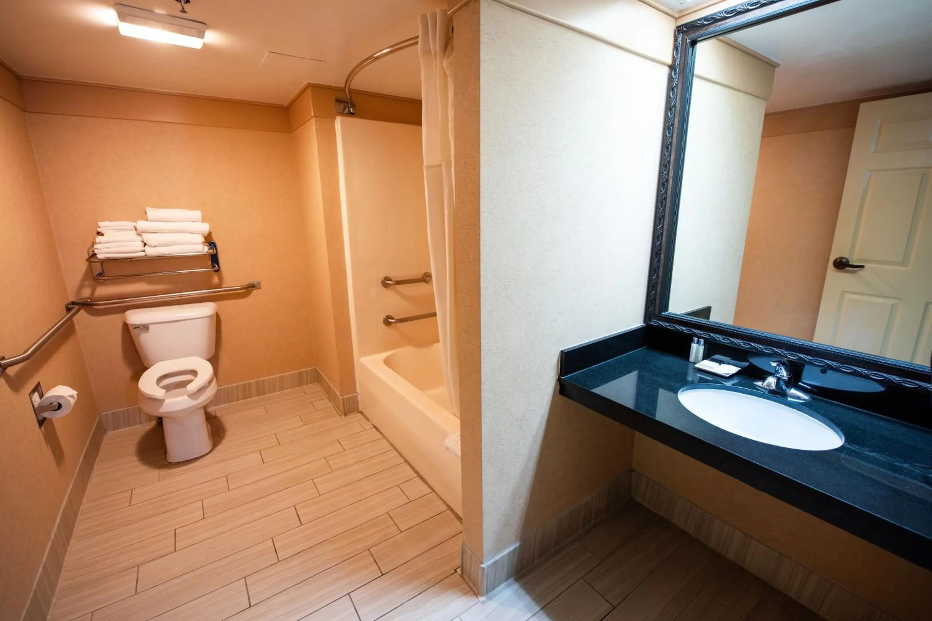 Executive Suite in Hamilton Inn Select Beachfront Mackinaw City Executive Suite in Hamilton Inn Select Beachfront Mackinaw City