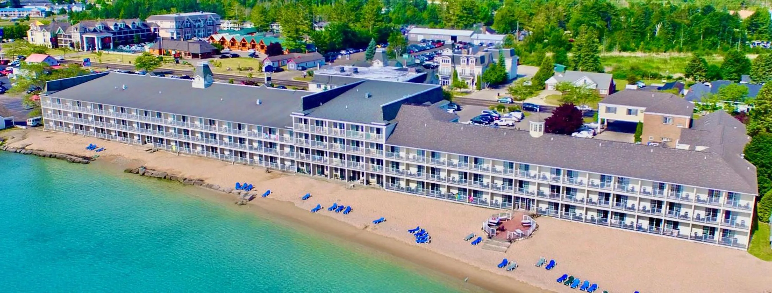 Property building in Hamilton Inn Select Beachfront Mackinaw City