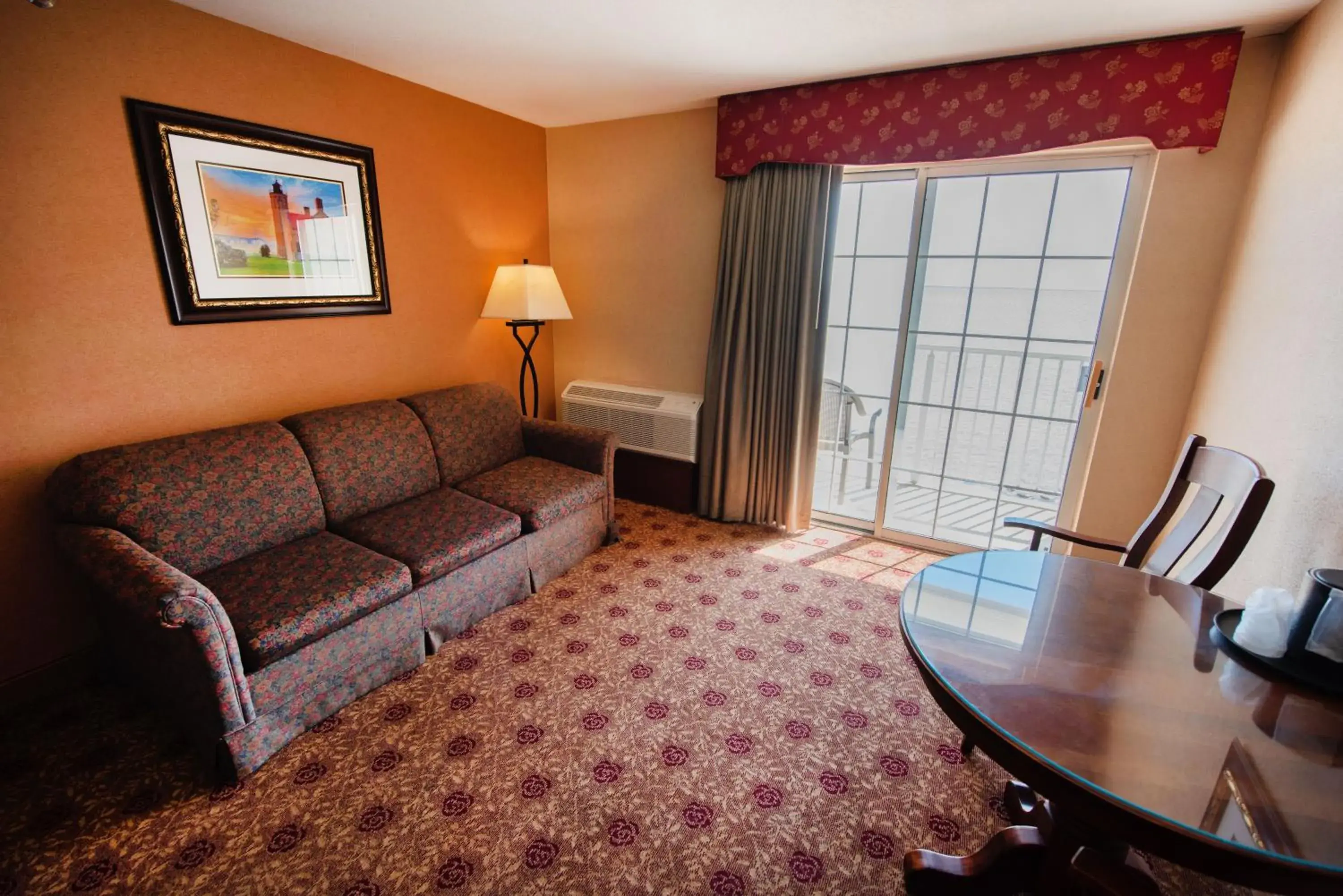 Deluxe Queen Room with Two Queen Beds and Lake View in Hamilton Inn Select Beachfront Mackinaw City Deluxe Queen Room with Two Queen Beds and Lake View in Hamilton Inn Select Beachfront Mackinaw City