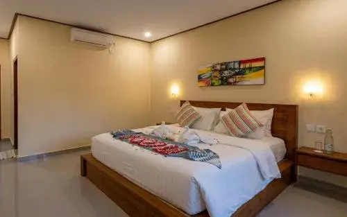 Deluxe Room With Pool Access in Bali Nusa Cottage Deluxe Room With Pool Access in Bali Nusa Cottage