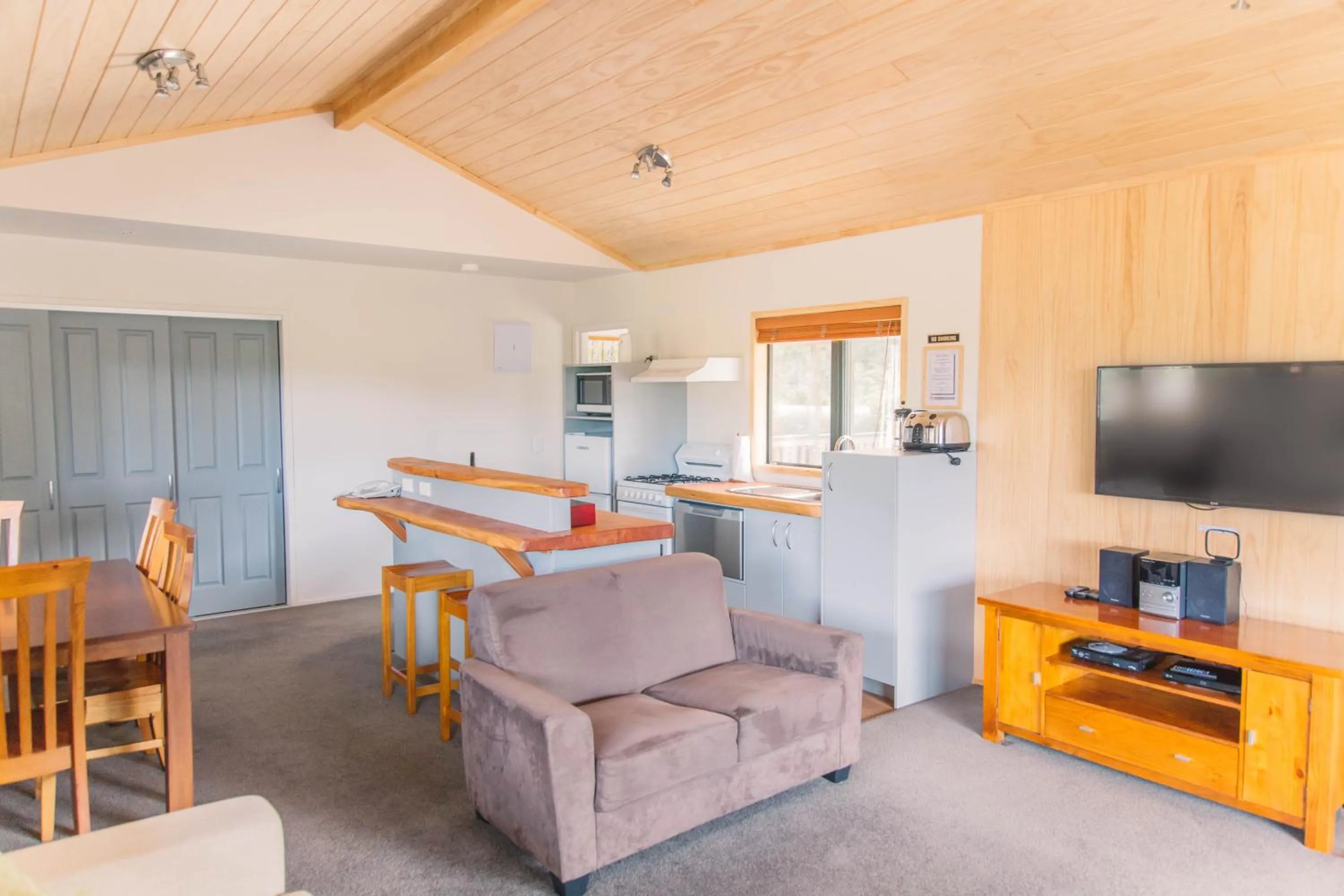 TV and multimedia in Tangiaro Retreat