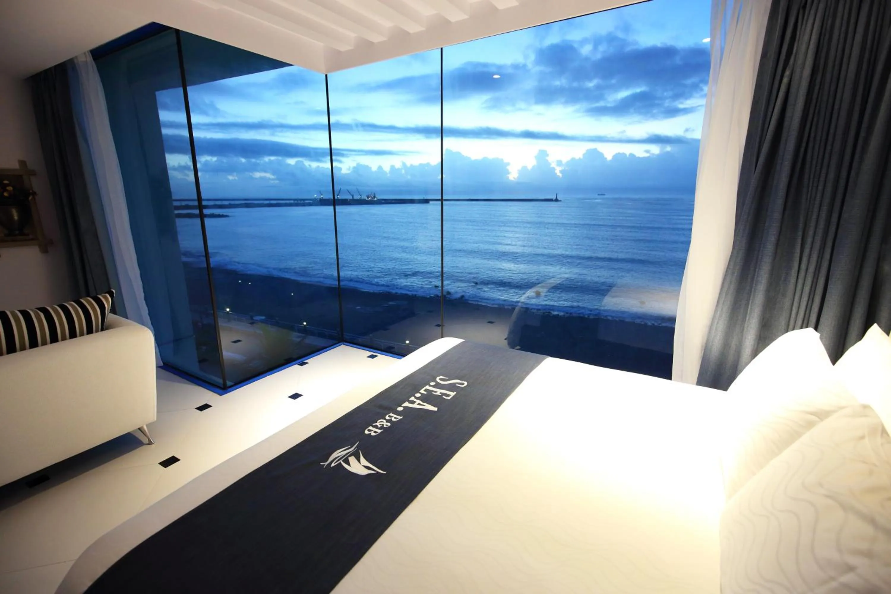 Bed in Hualien S.E.A. B&B