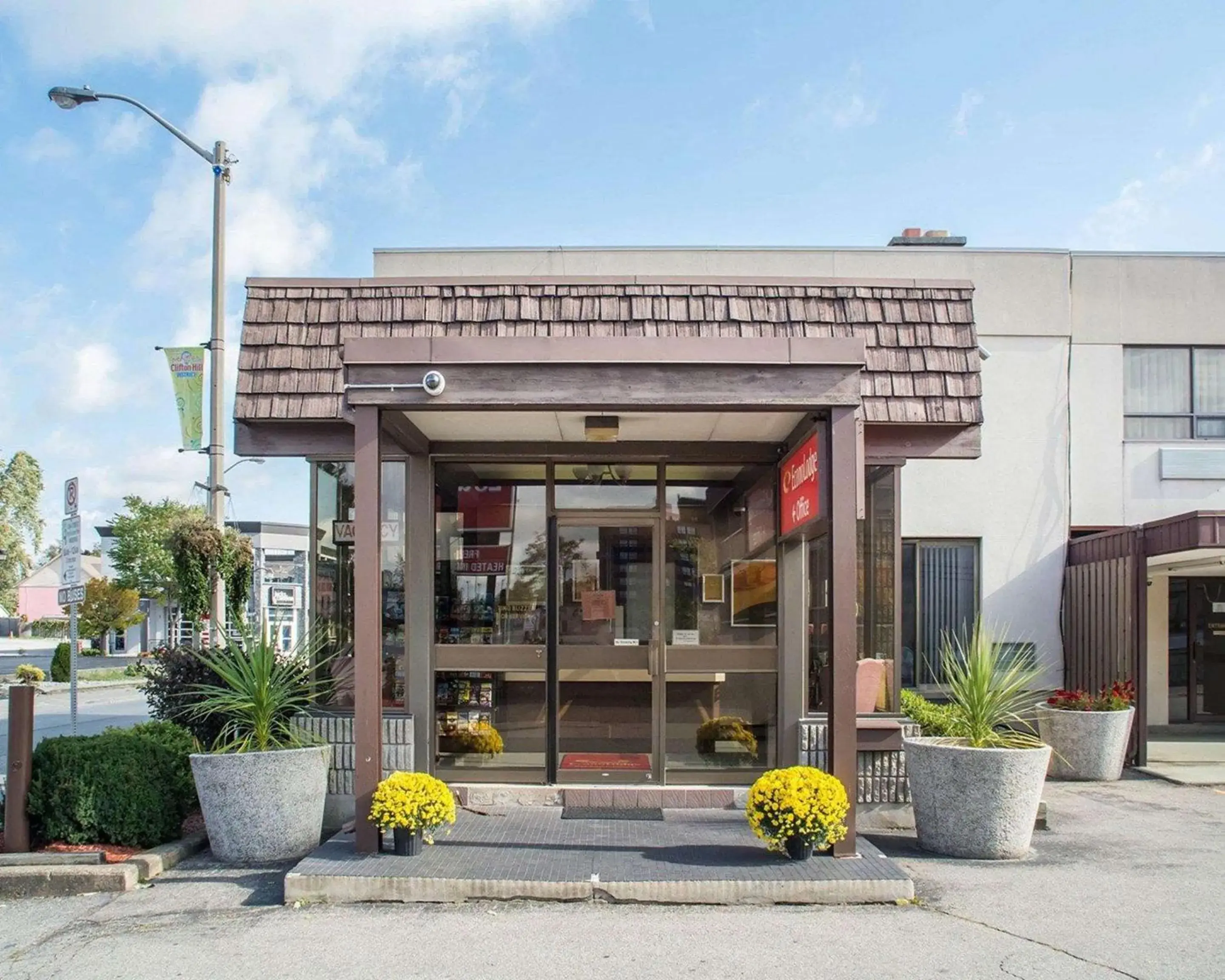 Property building in Econo Lodge By the Falls Property building in Econo Lodge By the Falls