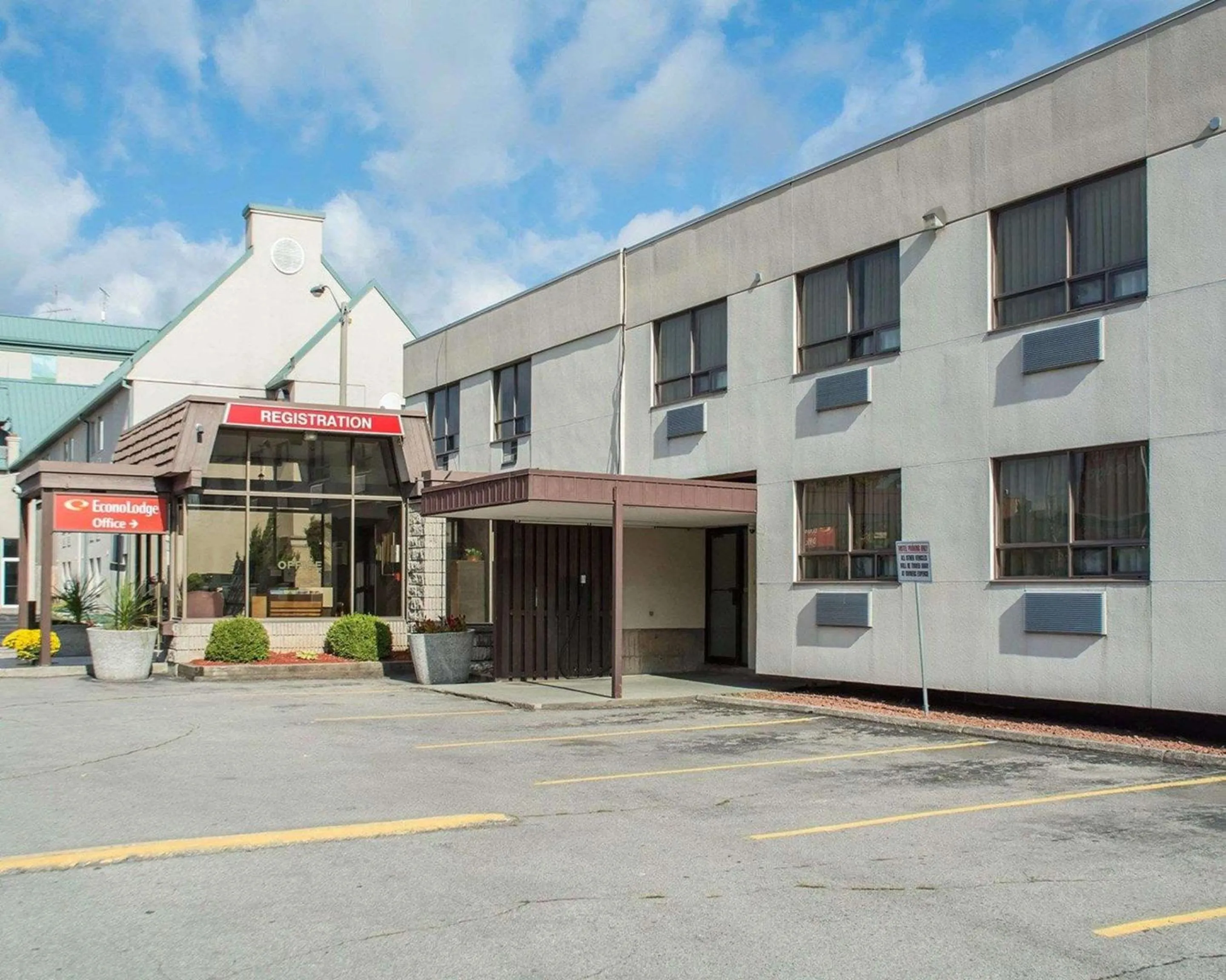 Property building in Econo Lodge By the Falls