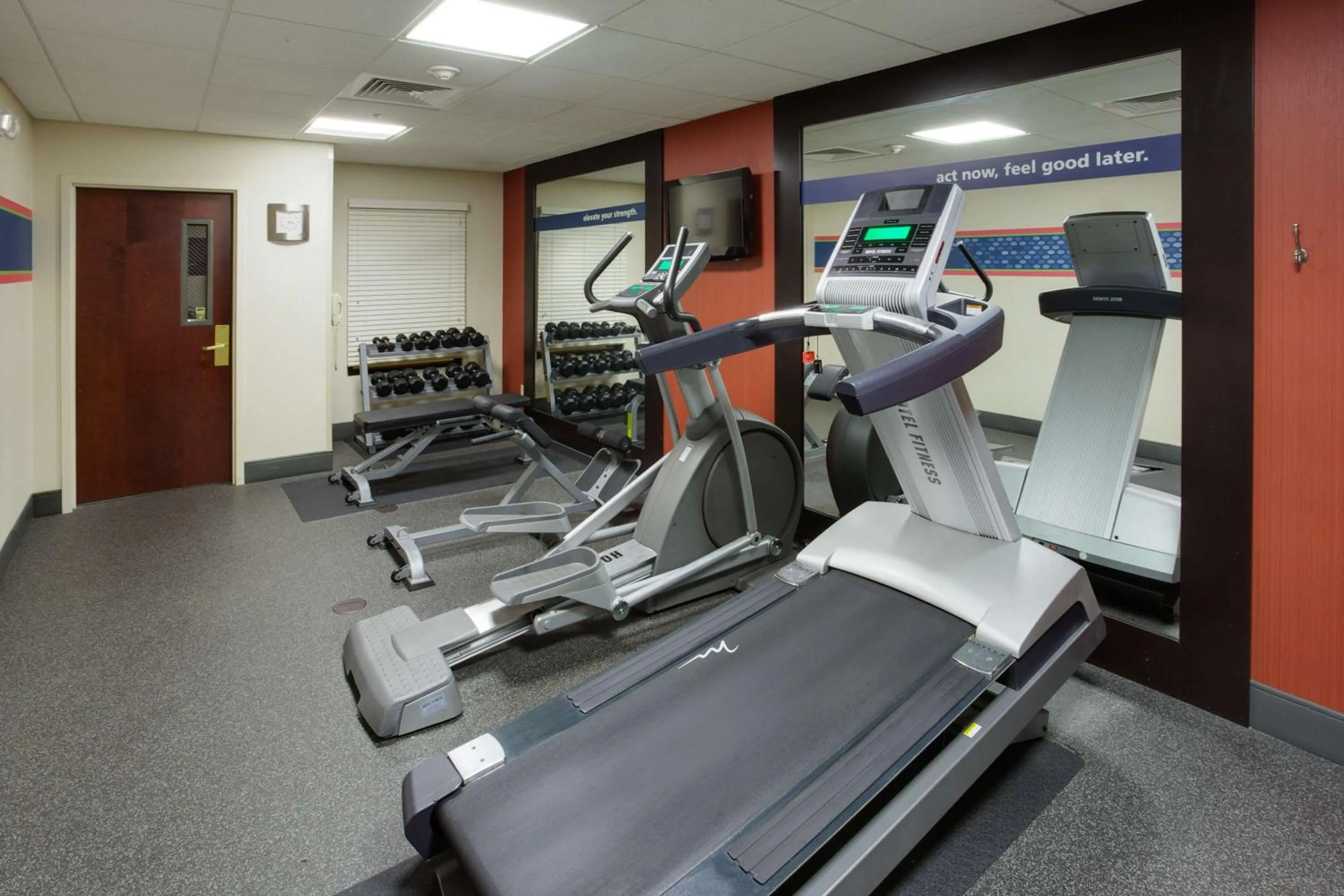 Fitness centre/facilities in Hampton Inn Auburn