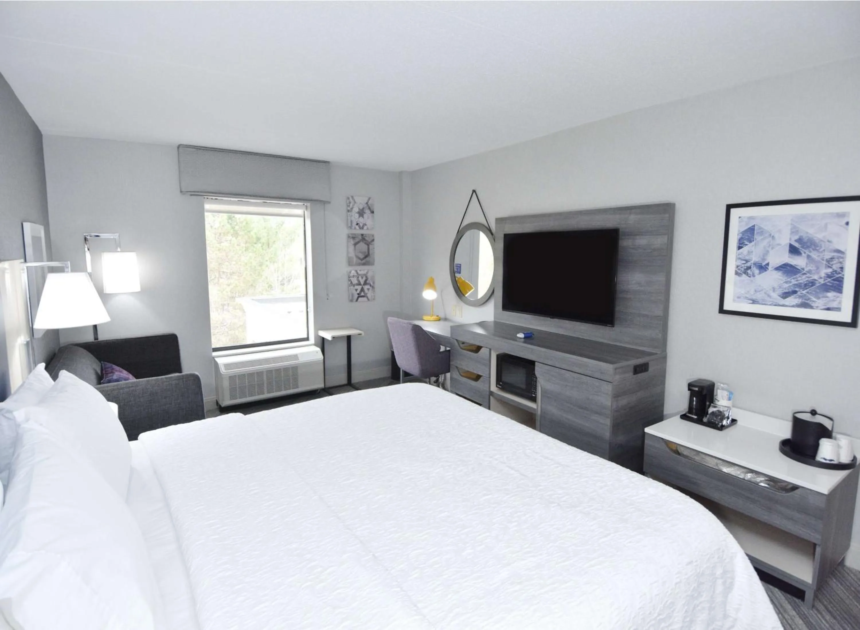 Bedroom, Bed in Hampton Inn Auburn