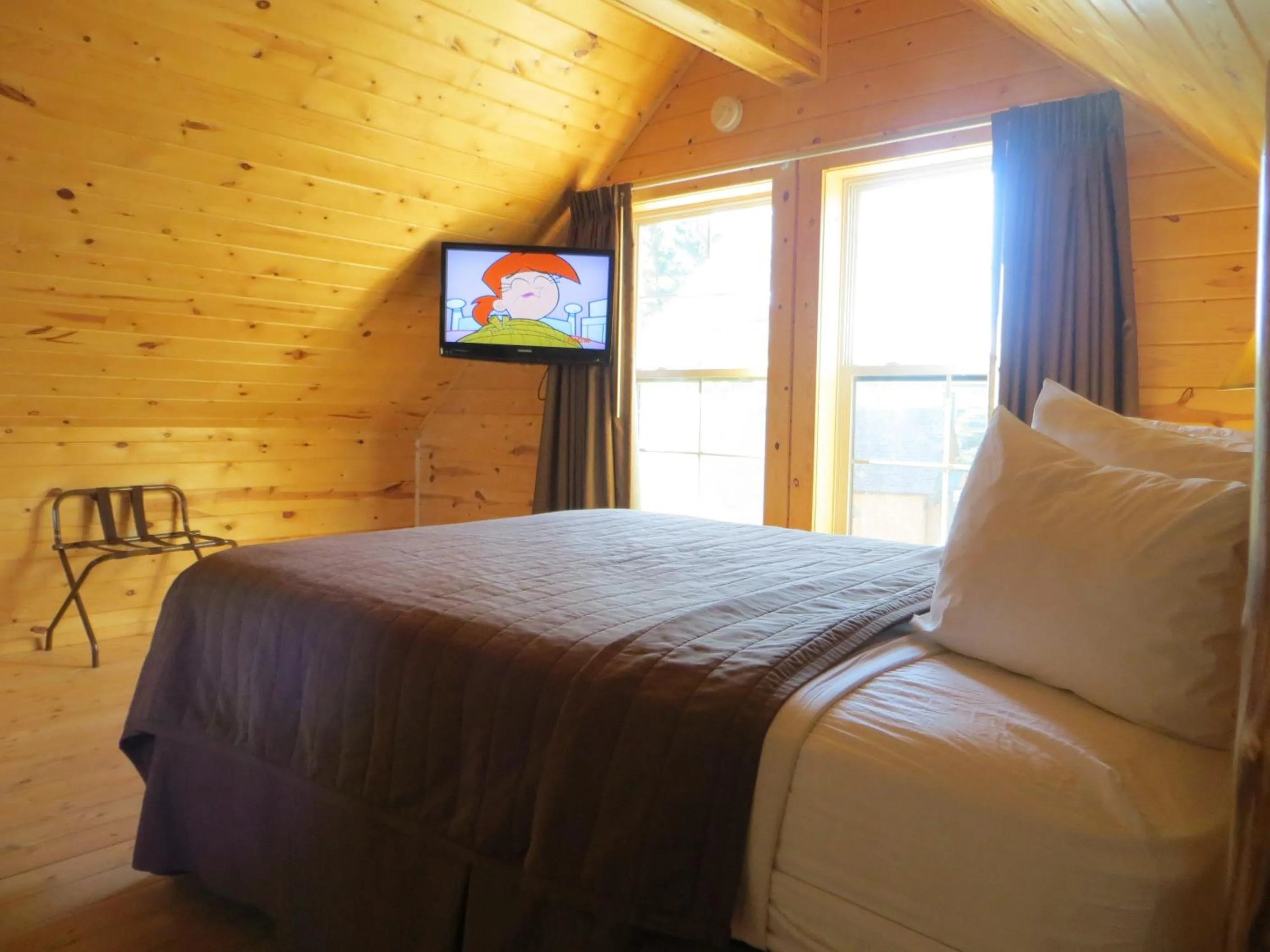 Bedroom, Bed in Cabins of Mackinac & Lodge