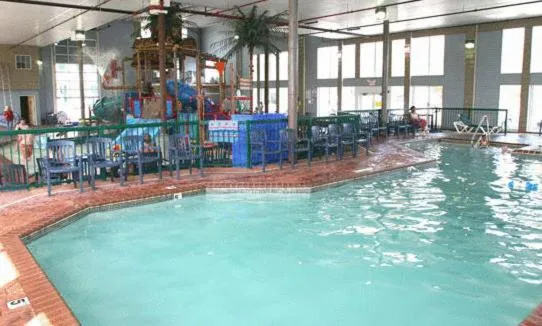 Swimming pool in Cabins of Mackinac & Lodge