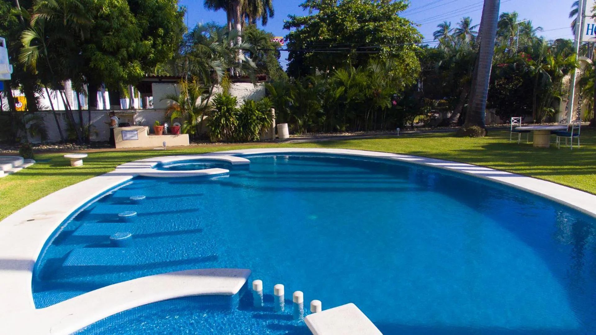 Swimming pool in Hotel Villamar Princesa Suites