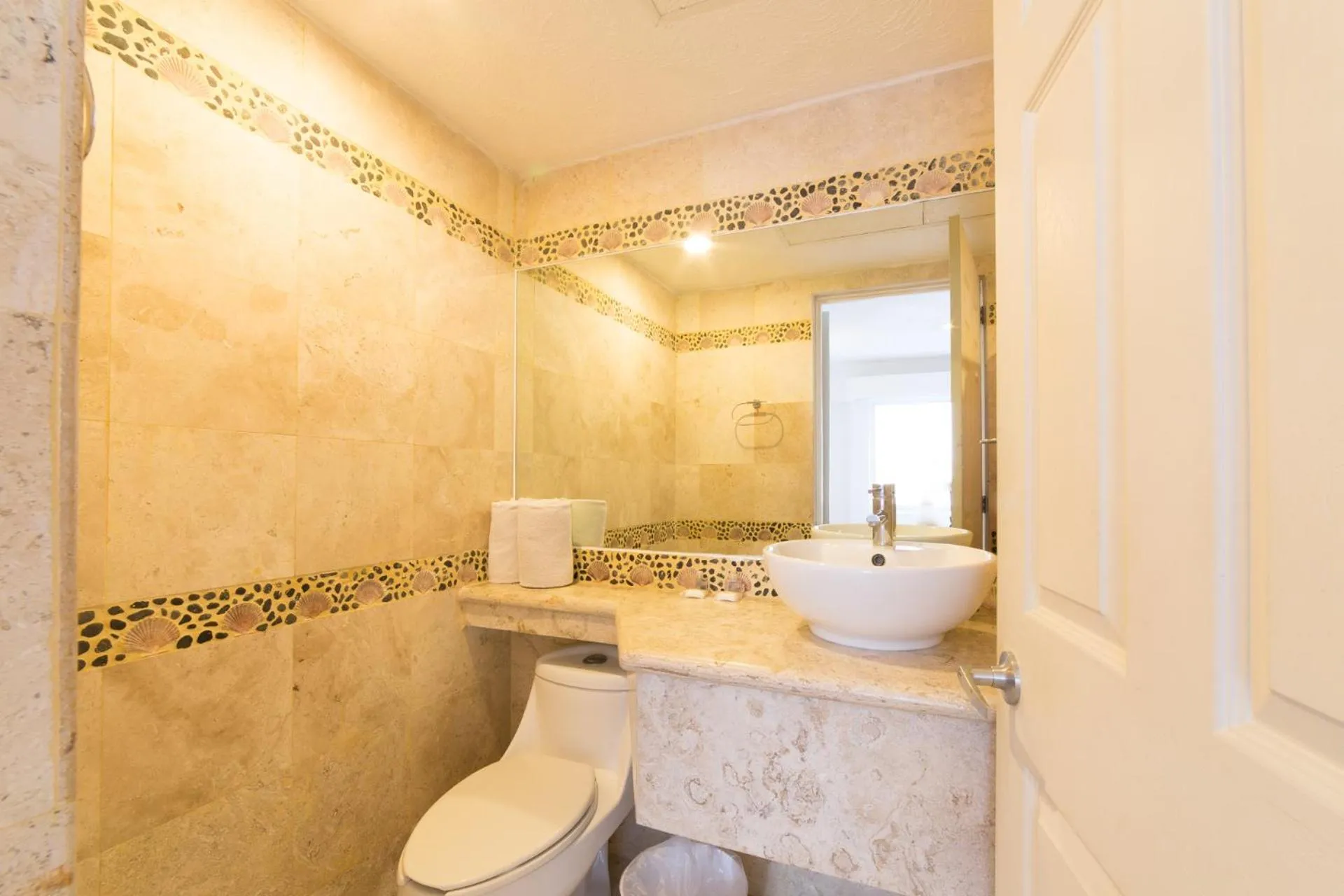 Bathroom in Hotel Villamar Princesa Suites