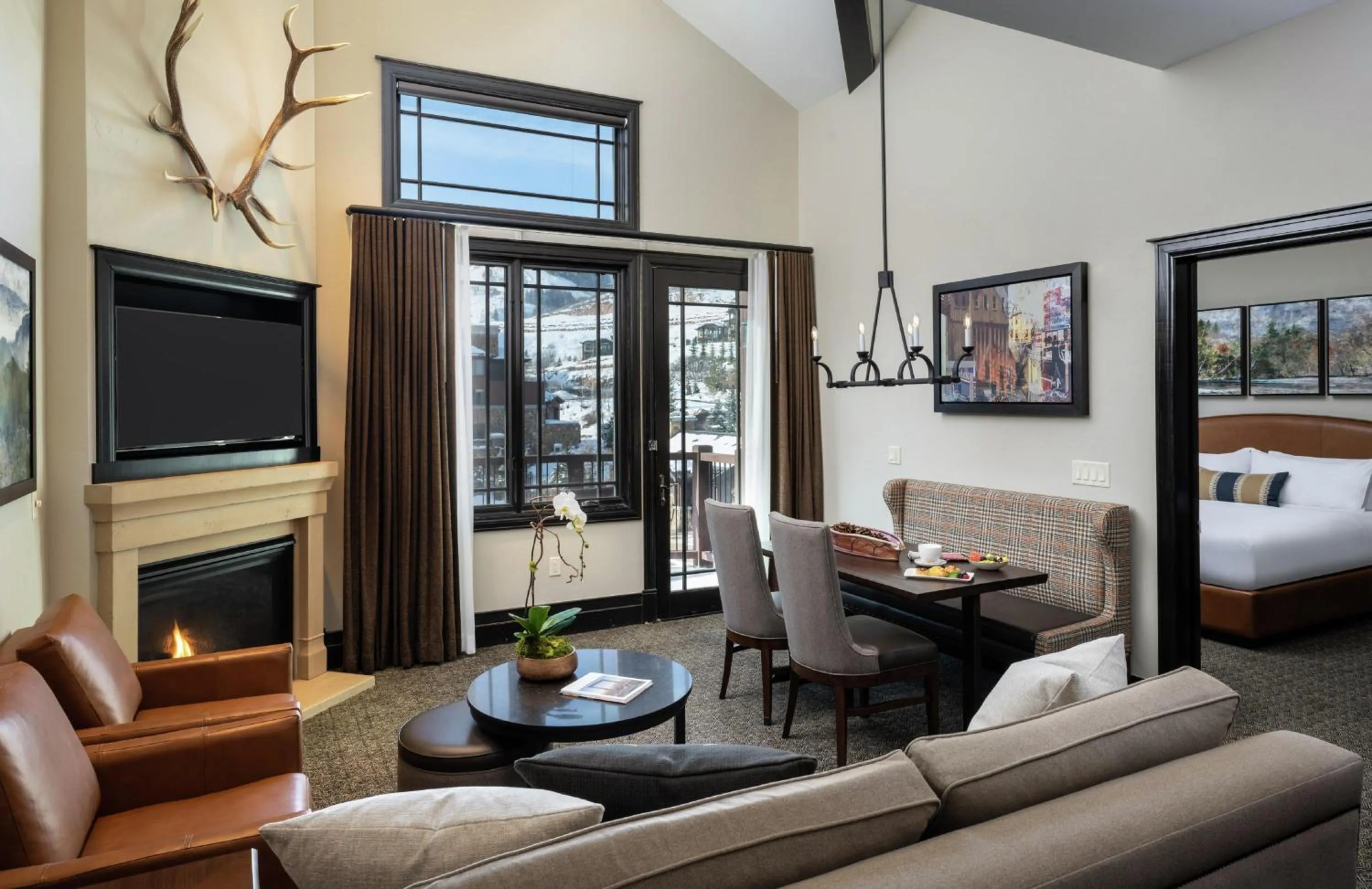 Living room, Bed in Waldorf Astoria Park City